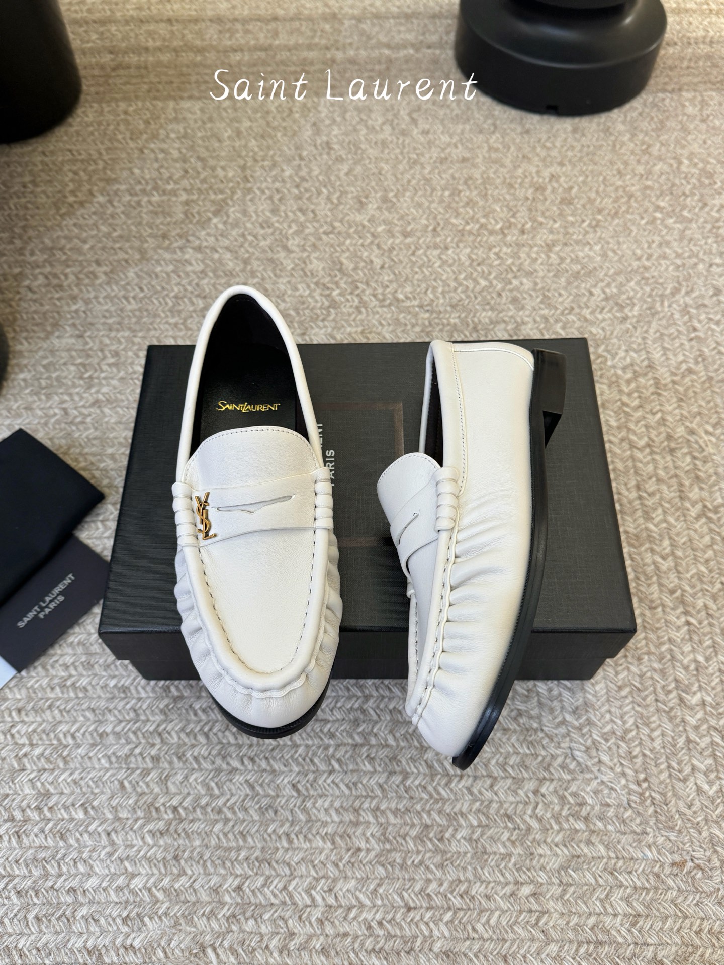 생로랑(SAINT LAURENT) 카프 레더 페니 로퍼 신발
