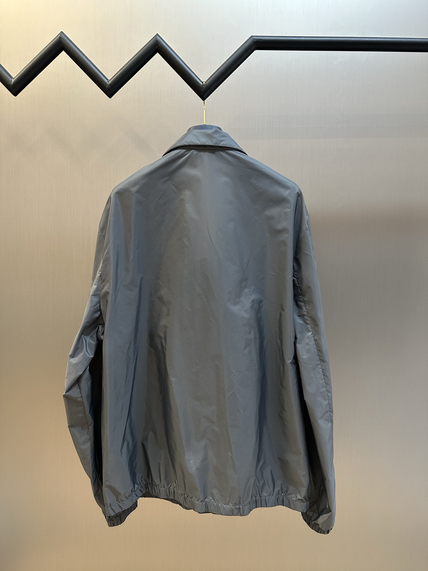 프라다(PRADA) 배색 지퍼 하이넥 나일론 재킷 상의 의류