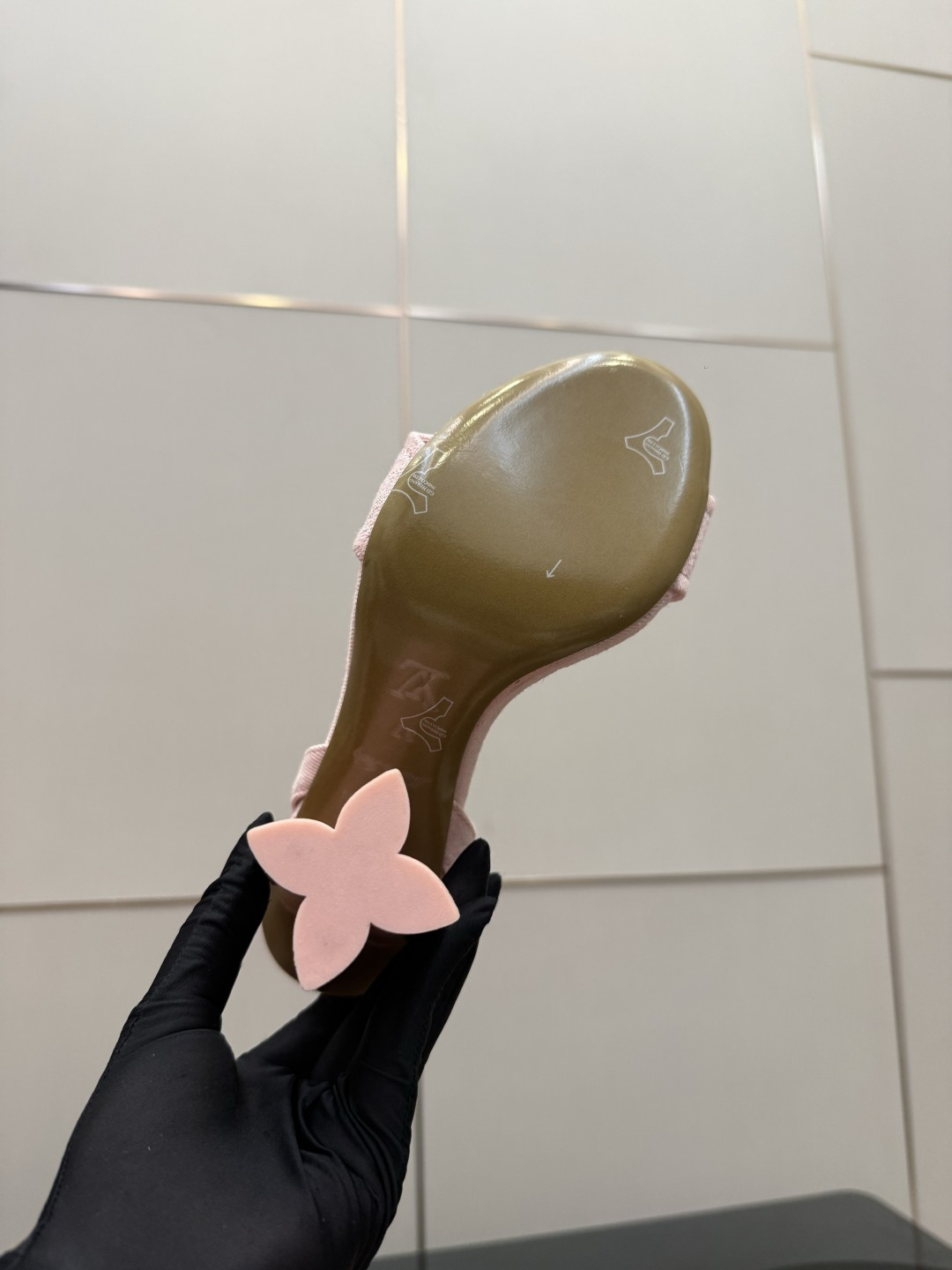 루이비통(LV) 모노그램 데님 앵클 스트랩 샌들 힐 신발