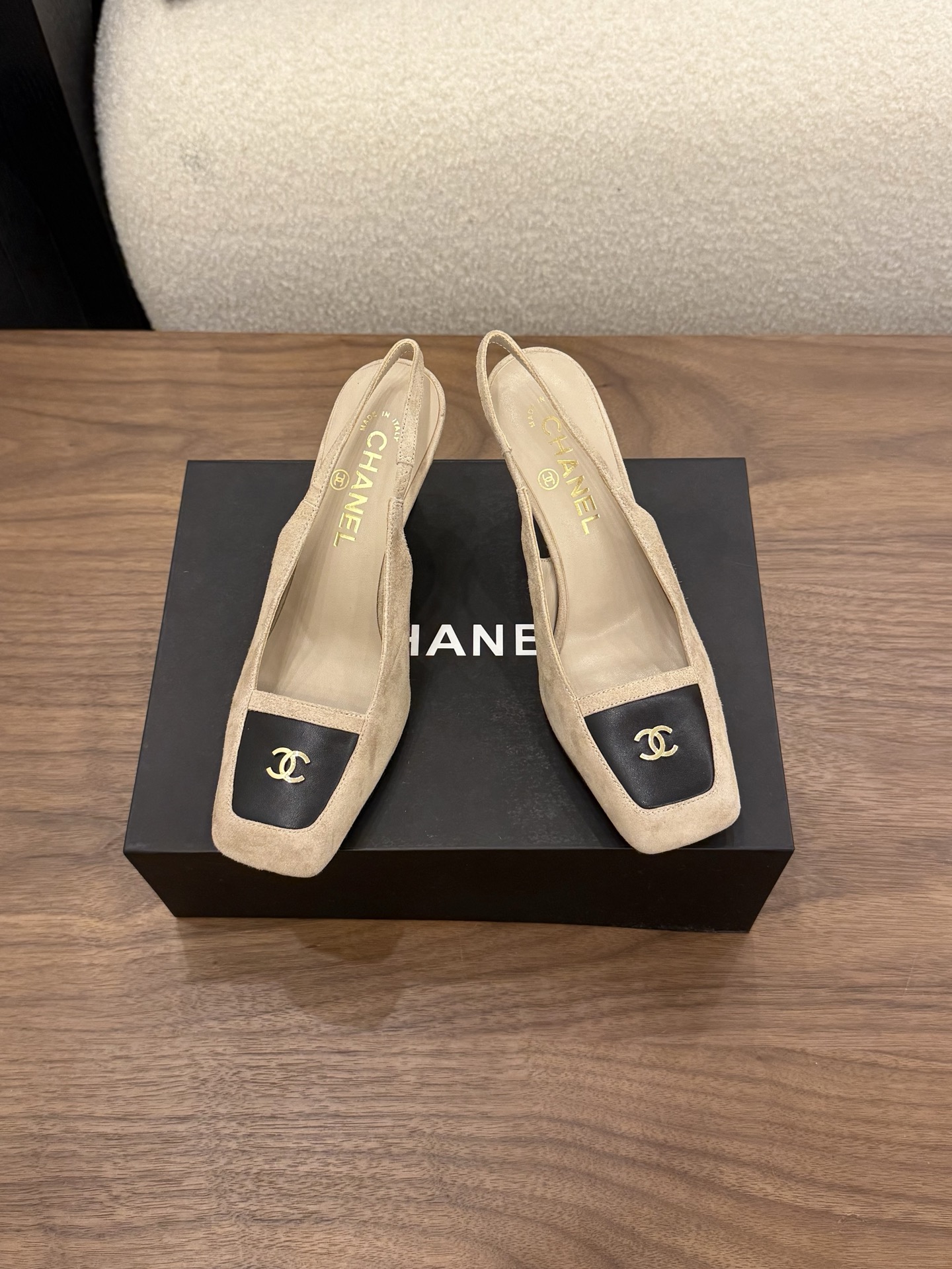 샤넬(CHANEL) 배색 스퀘어토 슬링백 힐 신발