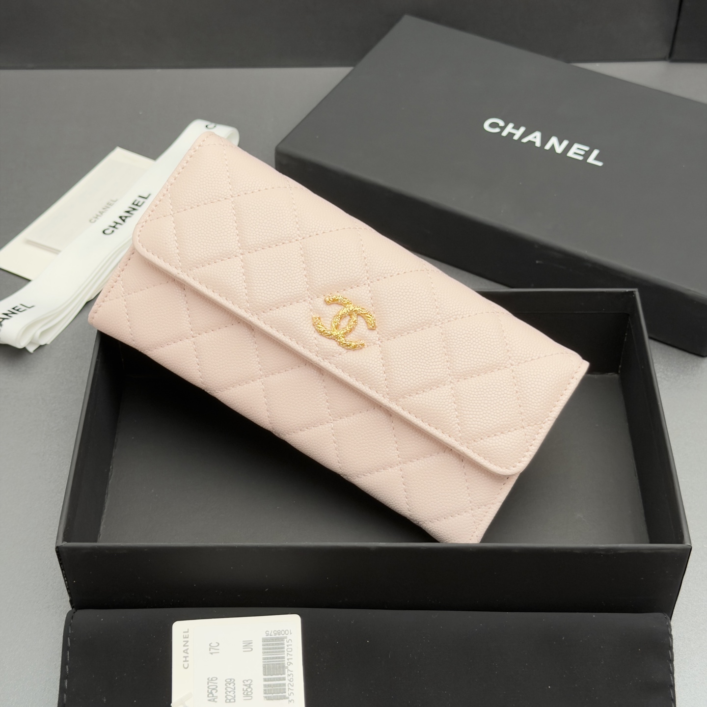 [Chanel] 샤넬 26SS 캐비어 멀티 젬스톤 플랩 장지갑