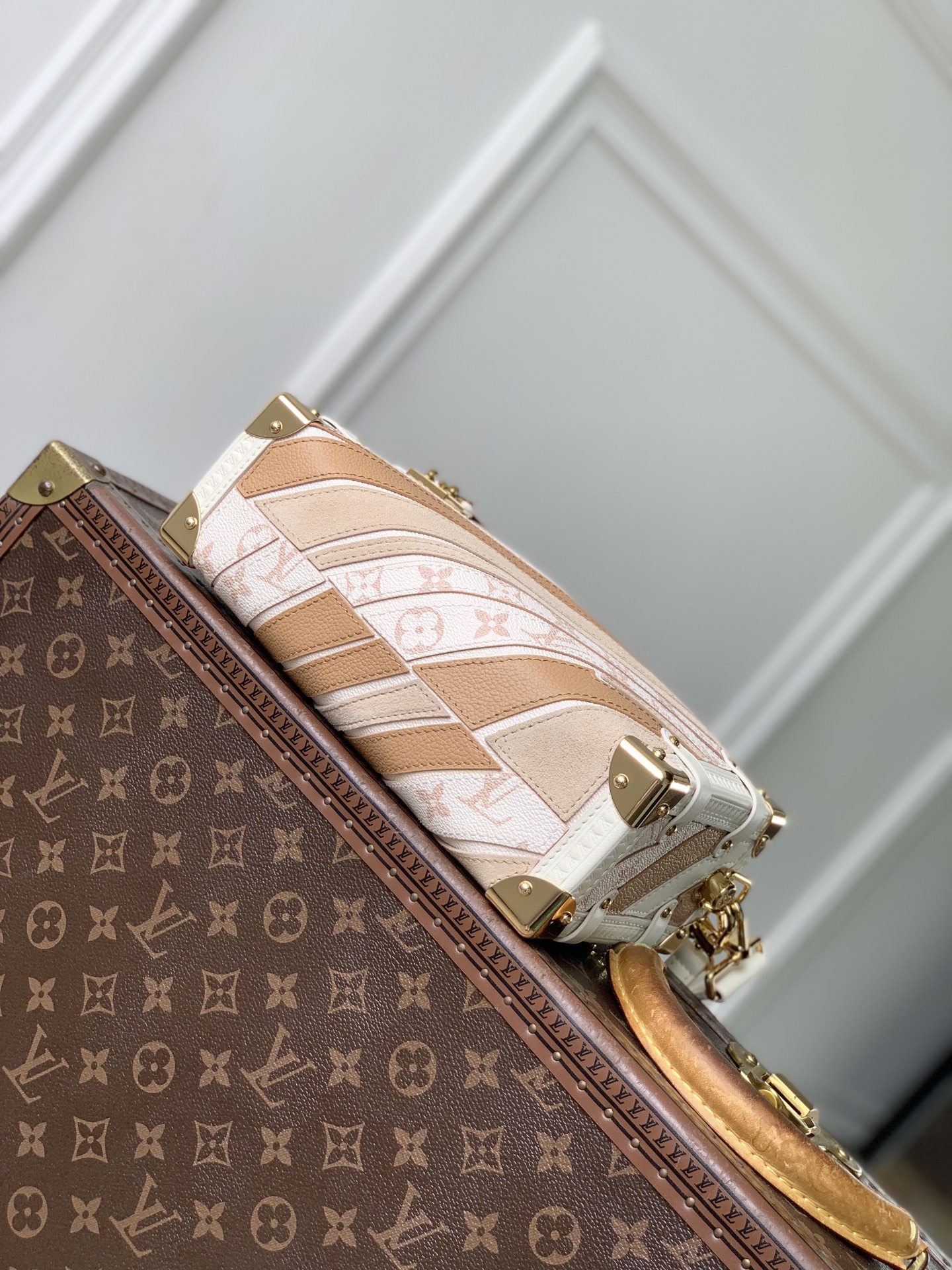 LOUIS VUITTON LV M29666 루이비통 사이드 트렁크 미디엄 핸드백 (그레인 레더 & 모노그램 듄 캔버스) 가방