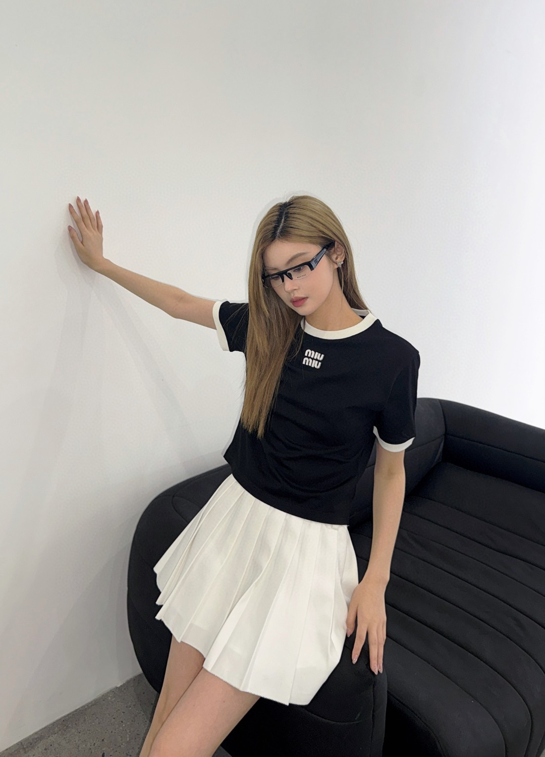 미우미우(MIU MIU) 로고 아플리케 배색 반팔 티셔츠 상의 의류
