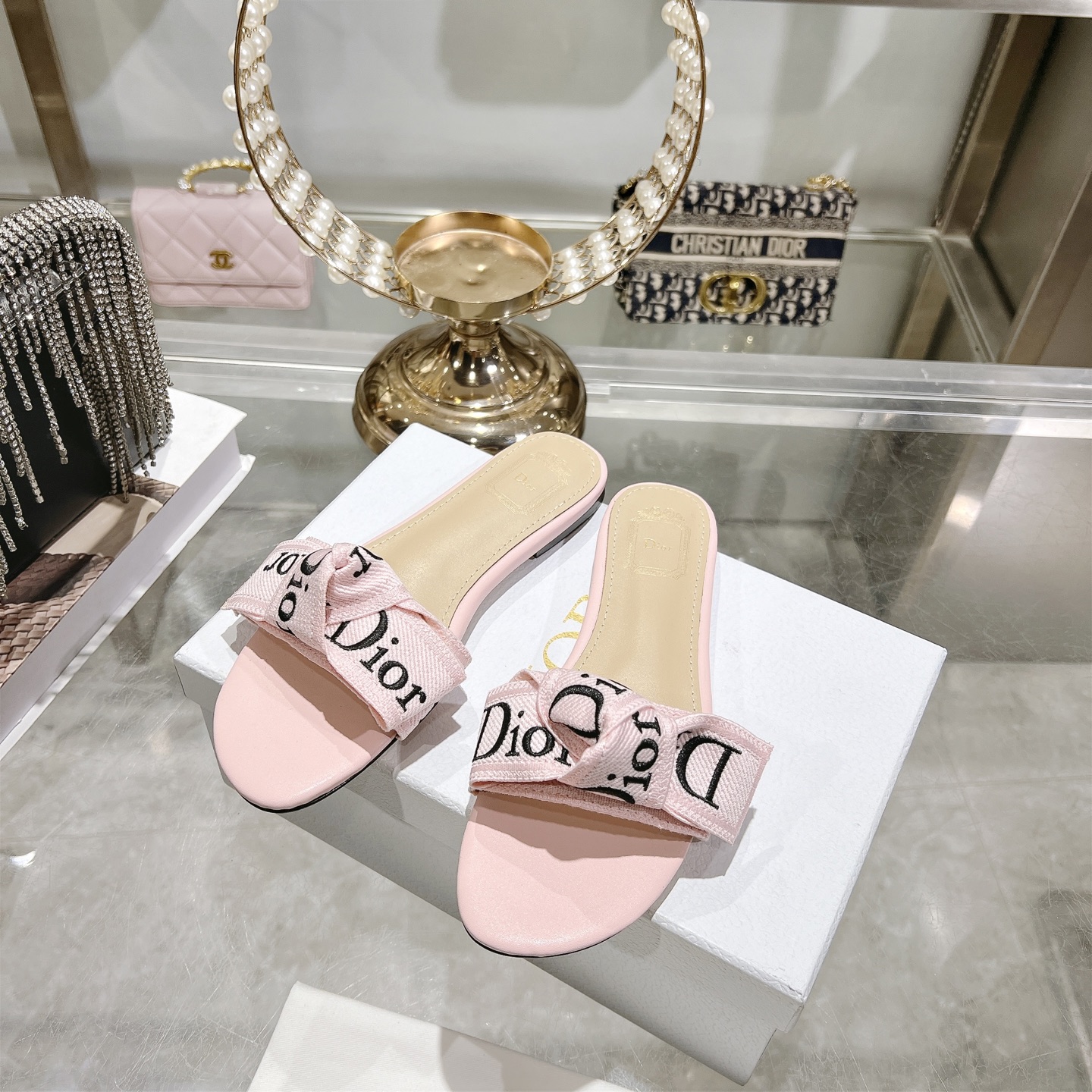 디올(DIOR) 리본 슬라이드 슬리퍼 신발