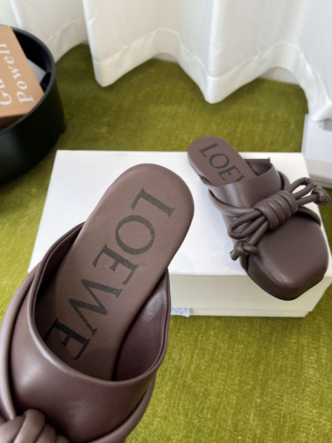 로에베(LOEWE) 매듭 스트랩 백리스 슬리퍼 신발