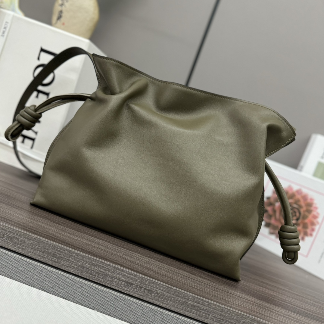 LOEWE 로에베 Flamenco 플라멩코 나파 카프스킨 숄더/클러치백 (미디엄) 가방 / 262386
