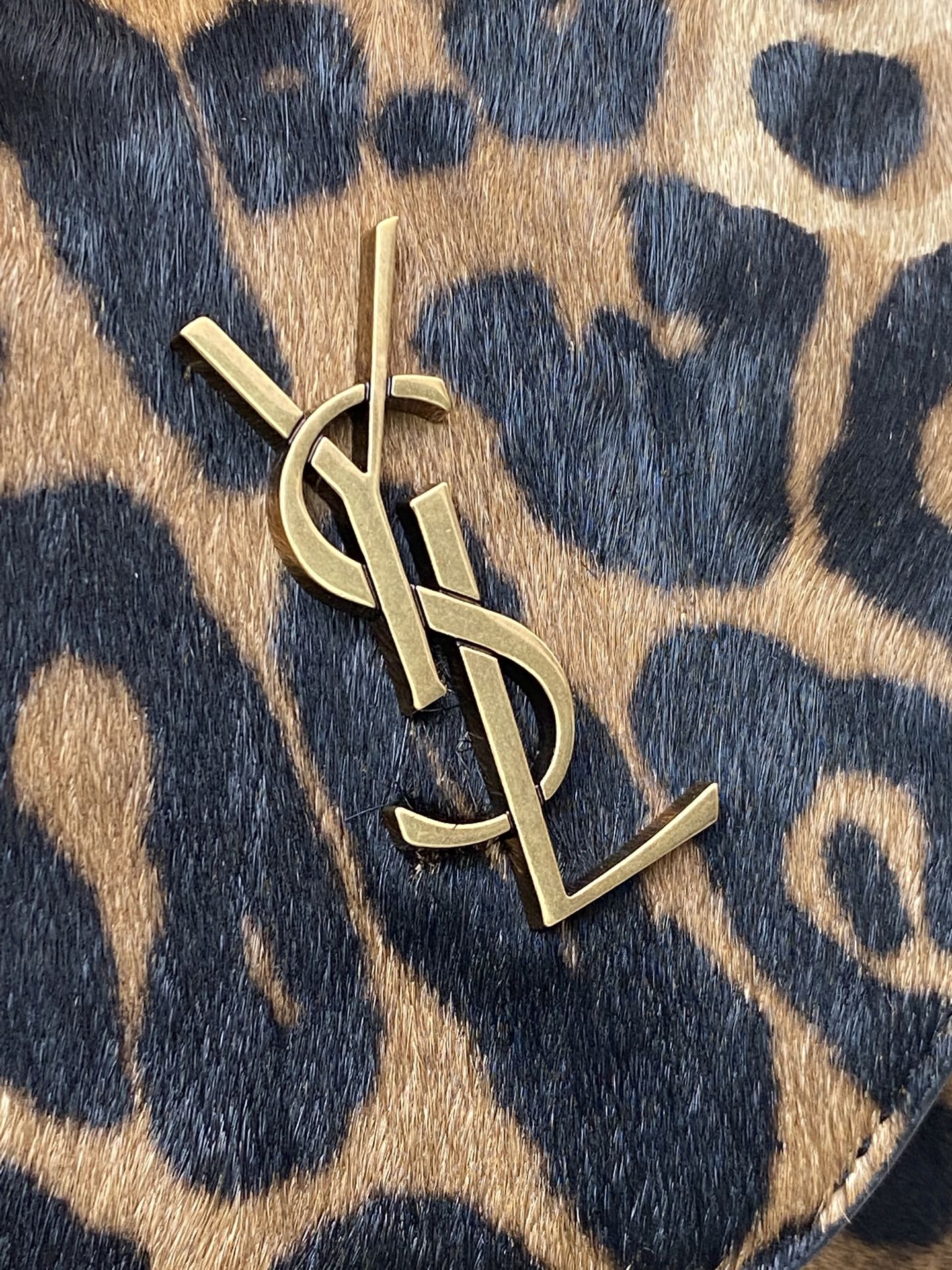 YSL 생로랑 카산드라(Cassandre) 대형 레오파드 엔벨로프 클러치 백 가방