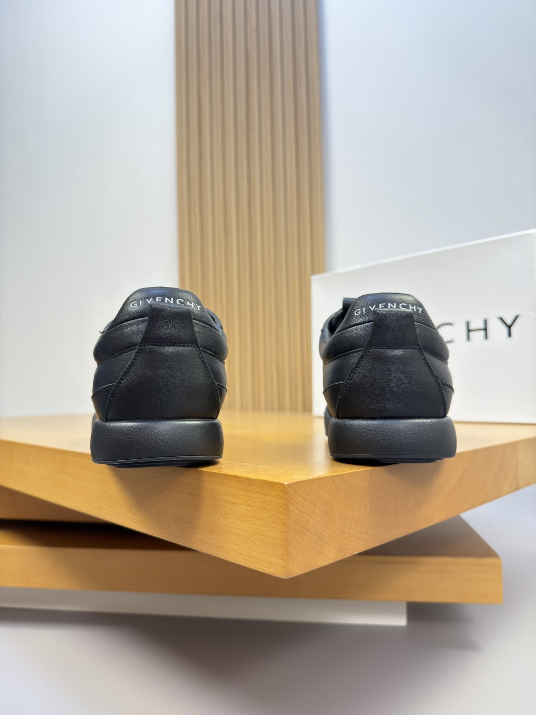 [Givenchy] 지방시 프리미엄 나파 & 스웨이드 콤비 스니커즈 신발