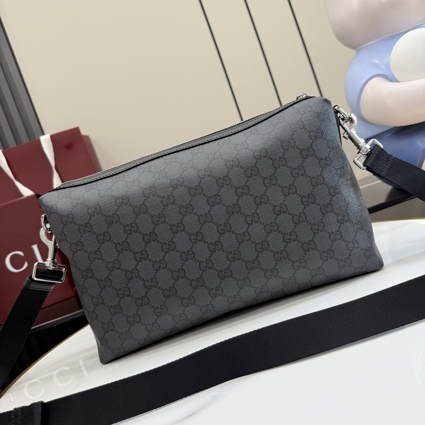 GUCCI 구찌 에센스 클래식(Essence Classic) GG 캔버스 메신저/클러치 - 블랙 가방