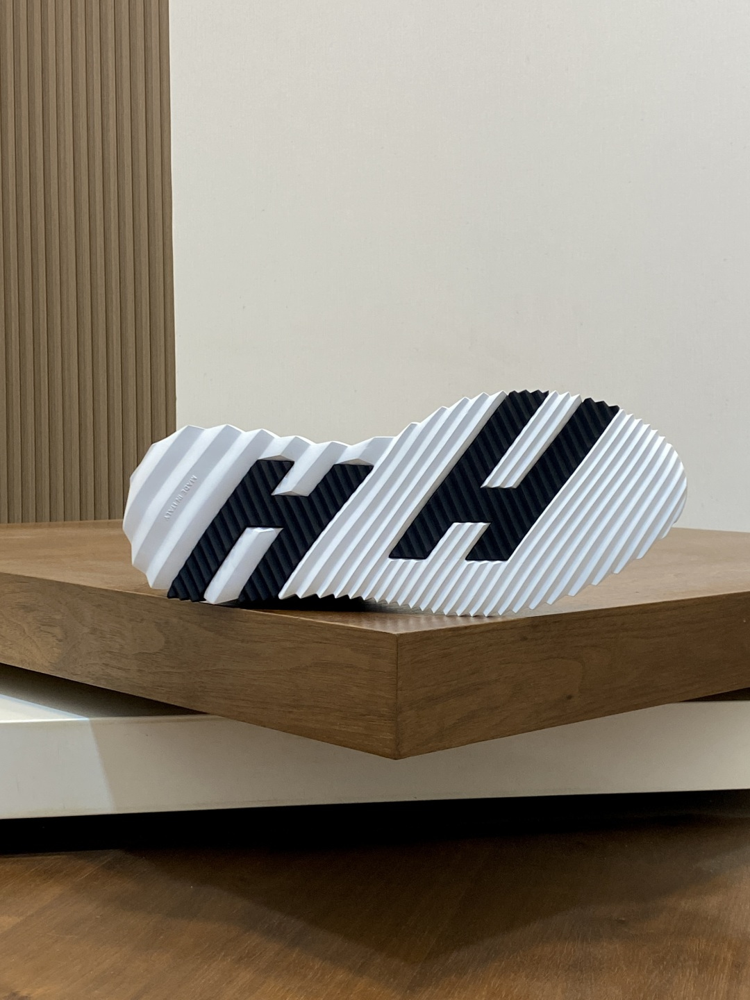 [Hermes] 에르메스 바운싱(Bouncing) 프리미엄 카프스킨 & 고트스킨 스니커즈 신발