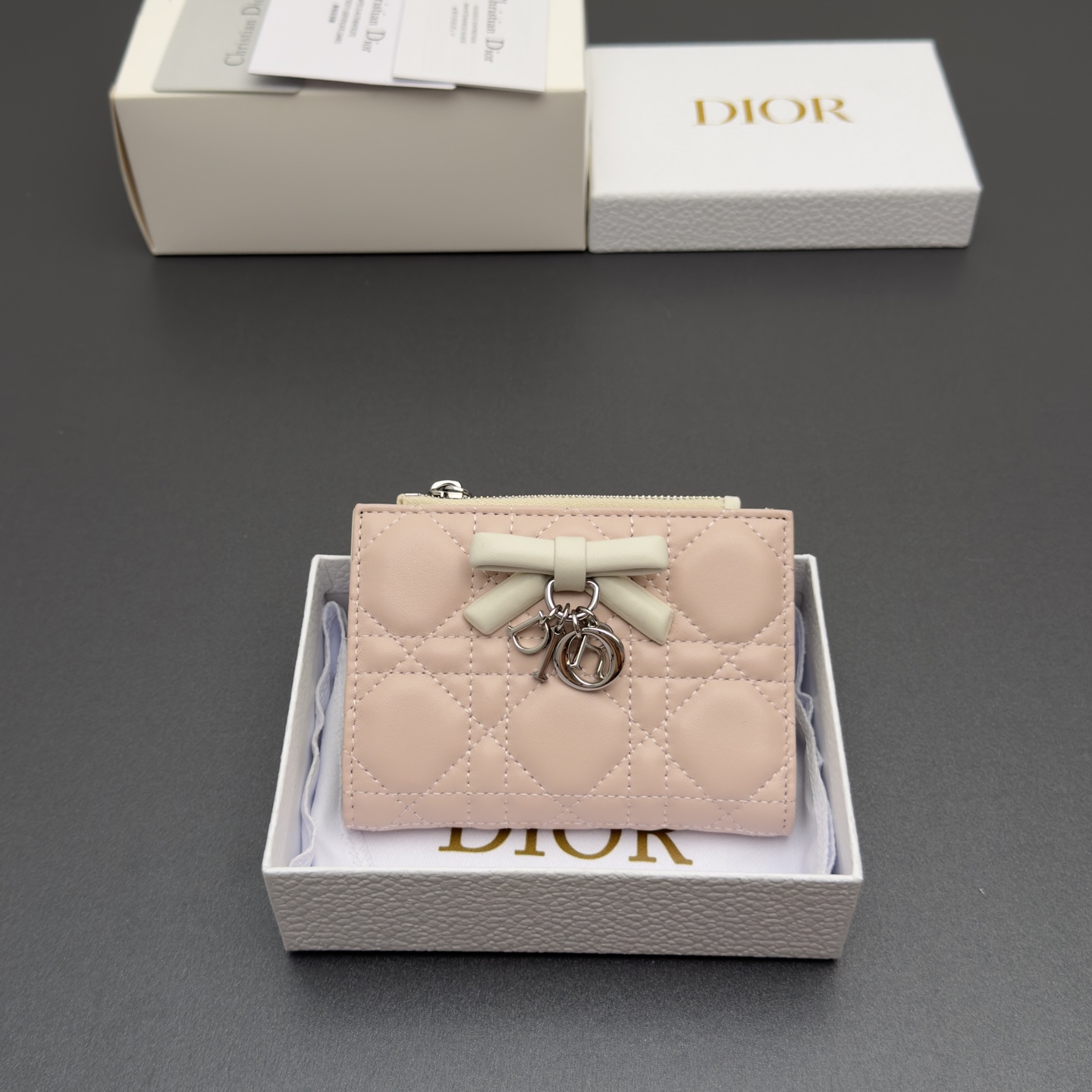 [Dior] 디올 Lady Dahlia 레이디 달리아 울트라 까나쥬 램스킨 미니 지갑 / S2605