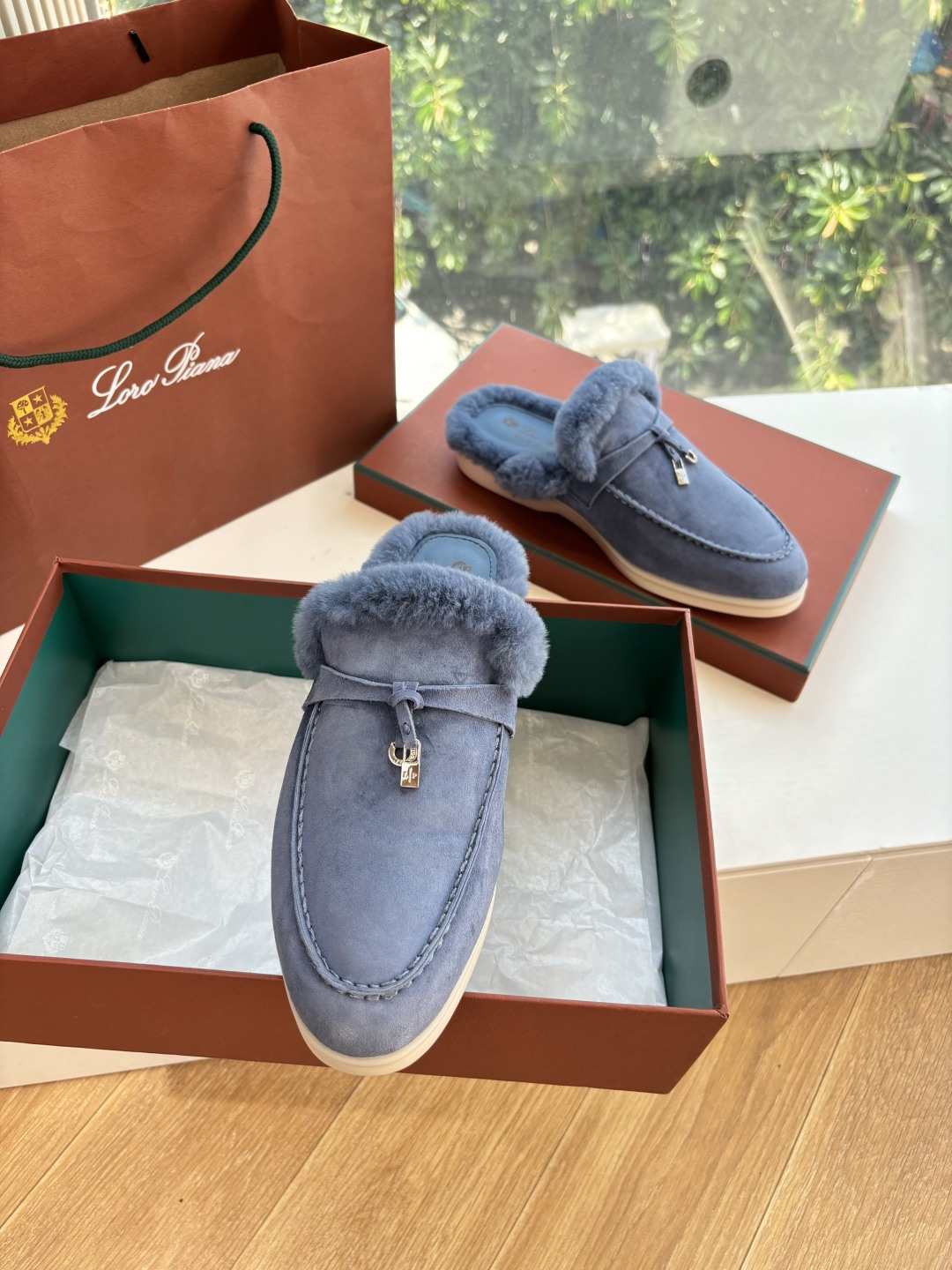 로로피아나(Loro Piana) 커플 퍼 트리밍 스웨이드 뮬 슬리퍼 신발