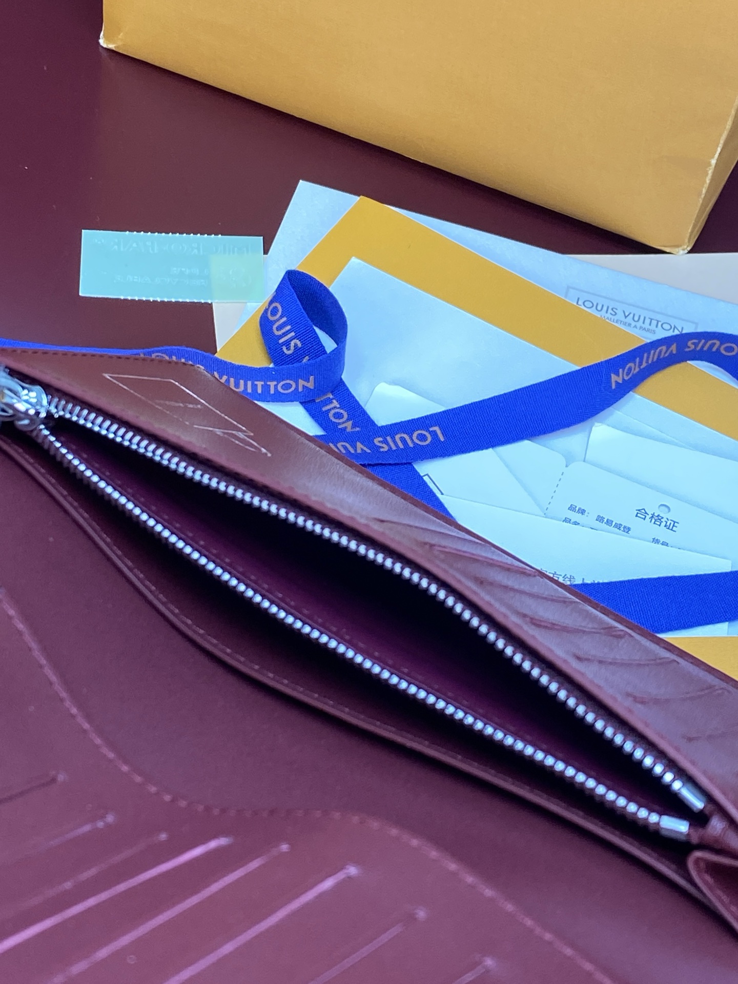 [Louis Vuitton] LV 루이비통 쇼퍼백 모티브 Brazza 브라짜 월렛 지갑 M2A555