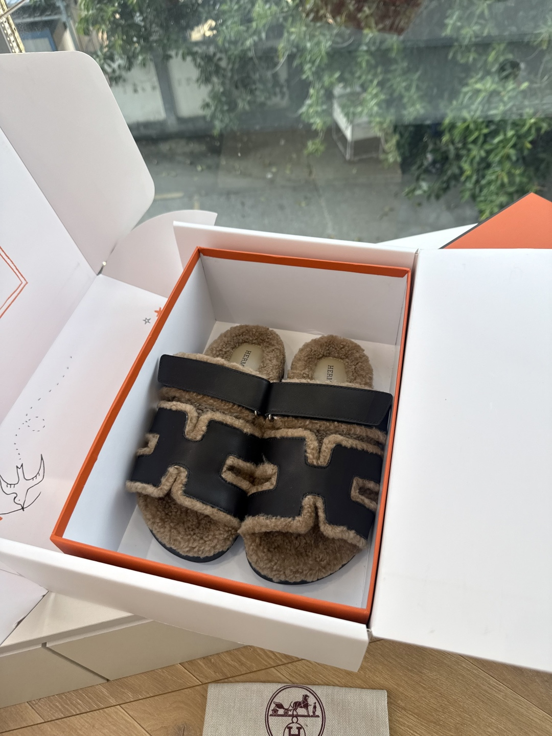 에르메스(HERMES) 시어링 퍼 뮬 슬리퍼 신발