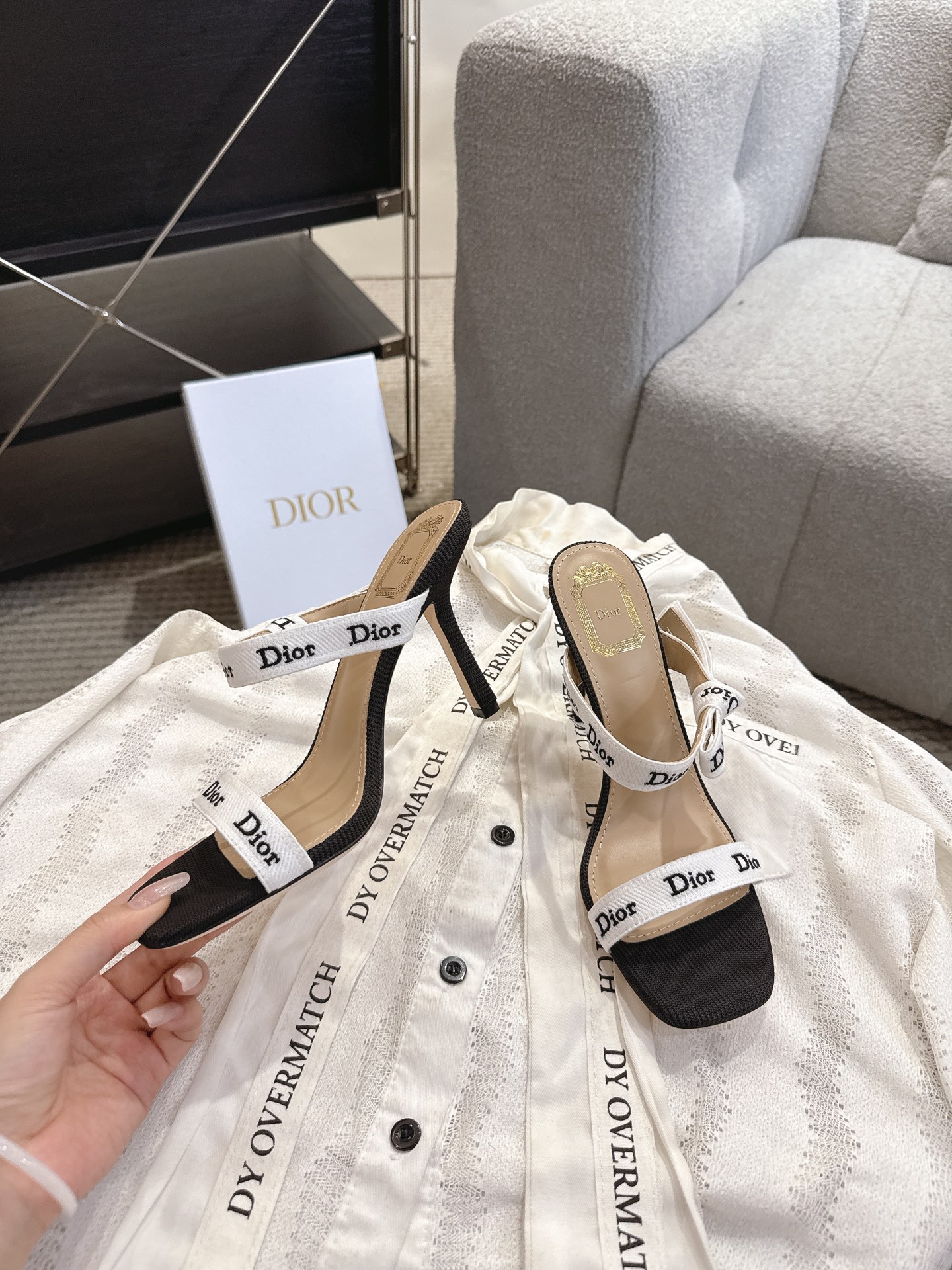 디올(DIOR) 자디올 로고 리본 스퀘어토 하이힐 샌들 신발