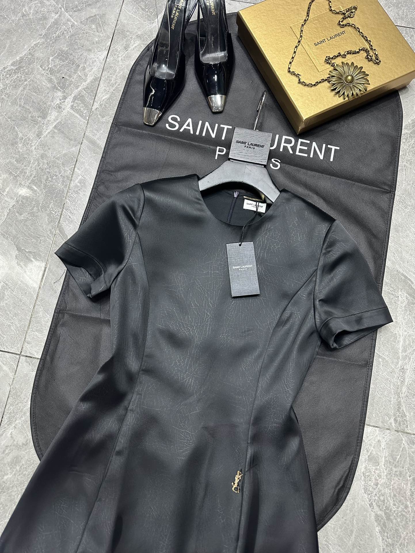 [Saint Laurent] YSL 생로랑 텍스처드 레더 이펙트 A라인 미니 원피스 의류