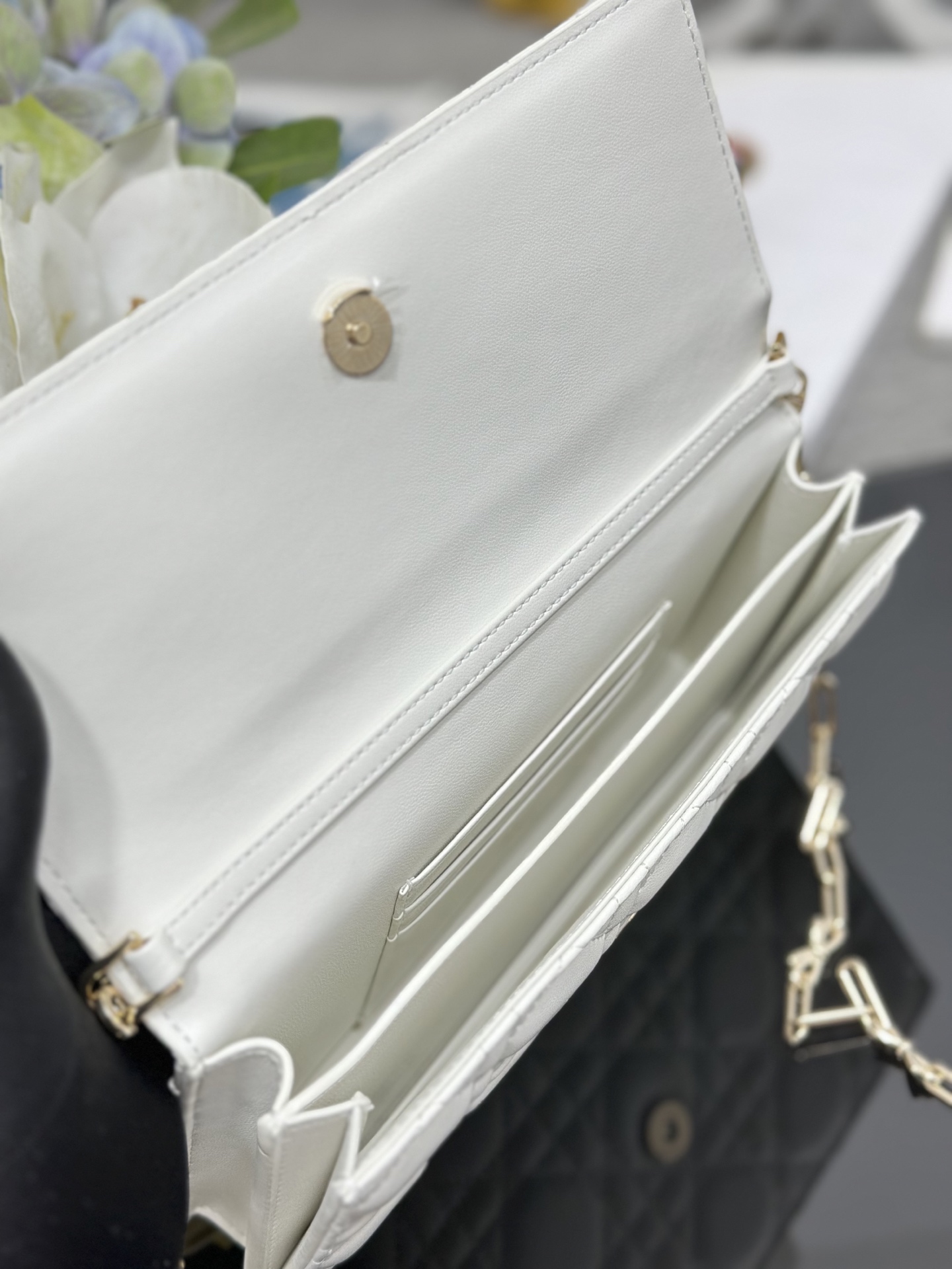 [Dior] 디올 미스 디올(Miss Dior) 보우 램스킨 탑핸들 체인 파우치 (WOC) 가방