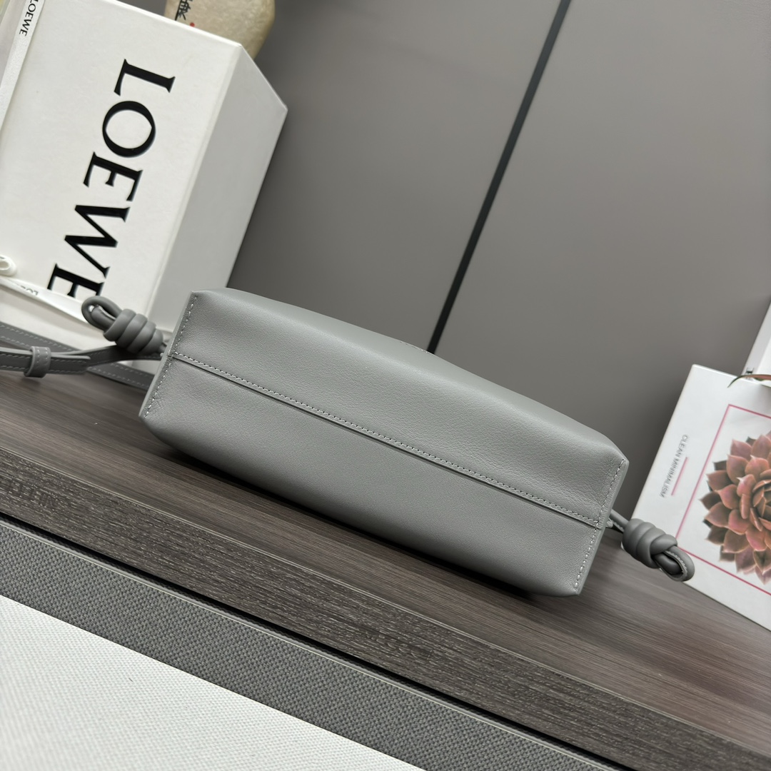 LOEWE 로에베 Flamenco 플라멩코 퍼스 나파 카프스킨 파우치 숄더백 가방