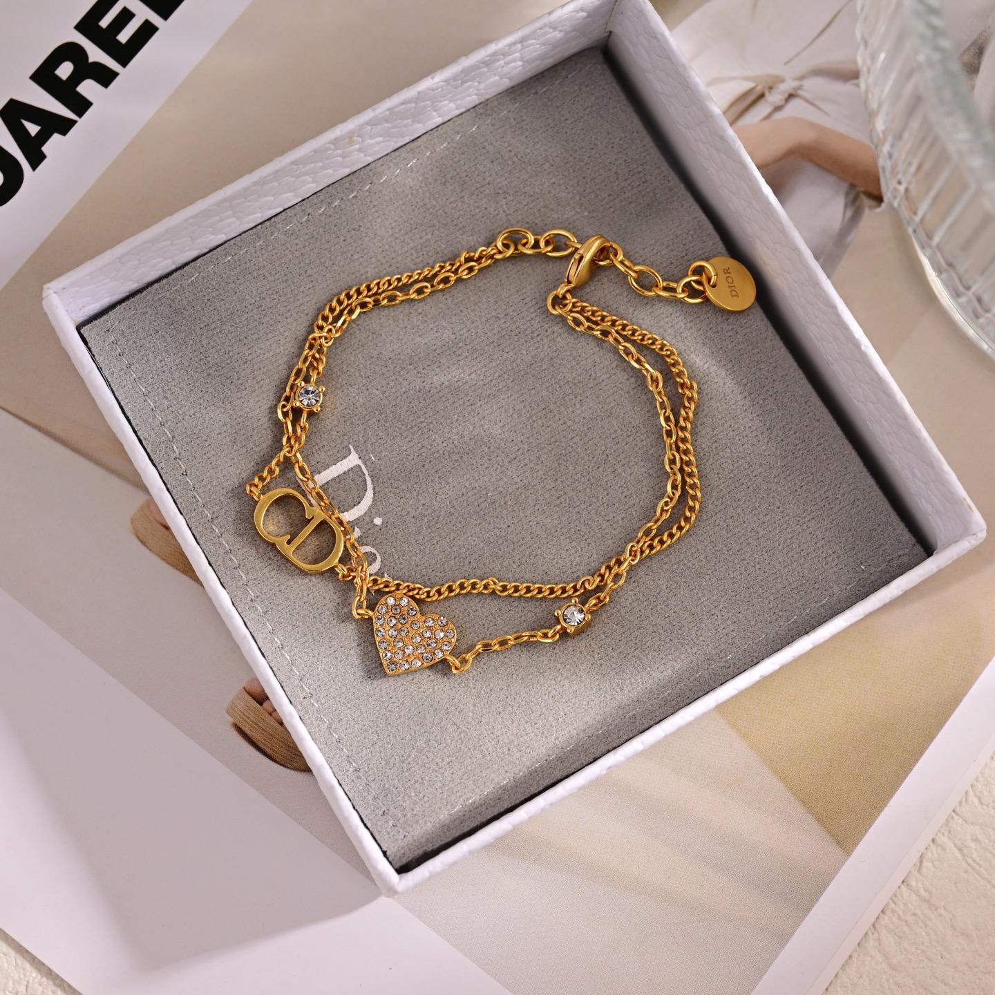 디올(DIOR) 레터링 메탈 팔찌 악세사리