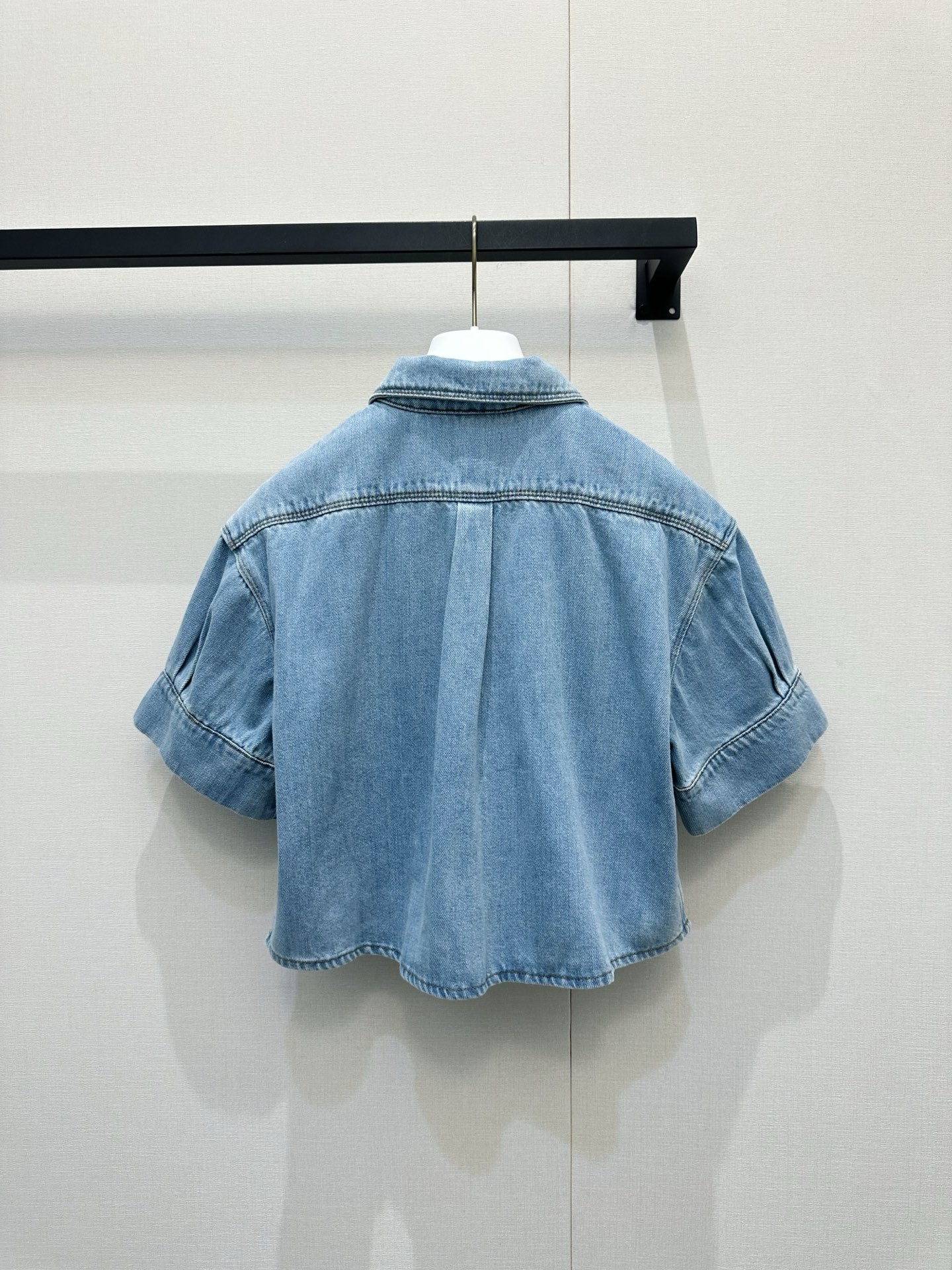 로에베(LOEWE) 아나그램 자수 반팔 데님 셔츠 의류