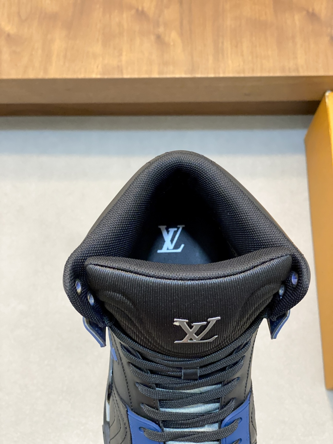 [Louis Vuitton] LV 루이비통 핸드메이드 패치워크 레더 하이탑 스니커즈 신발