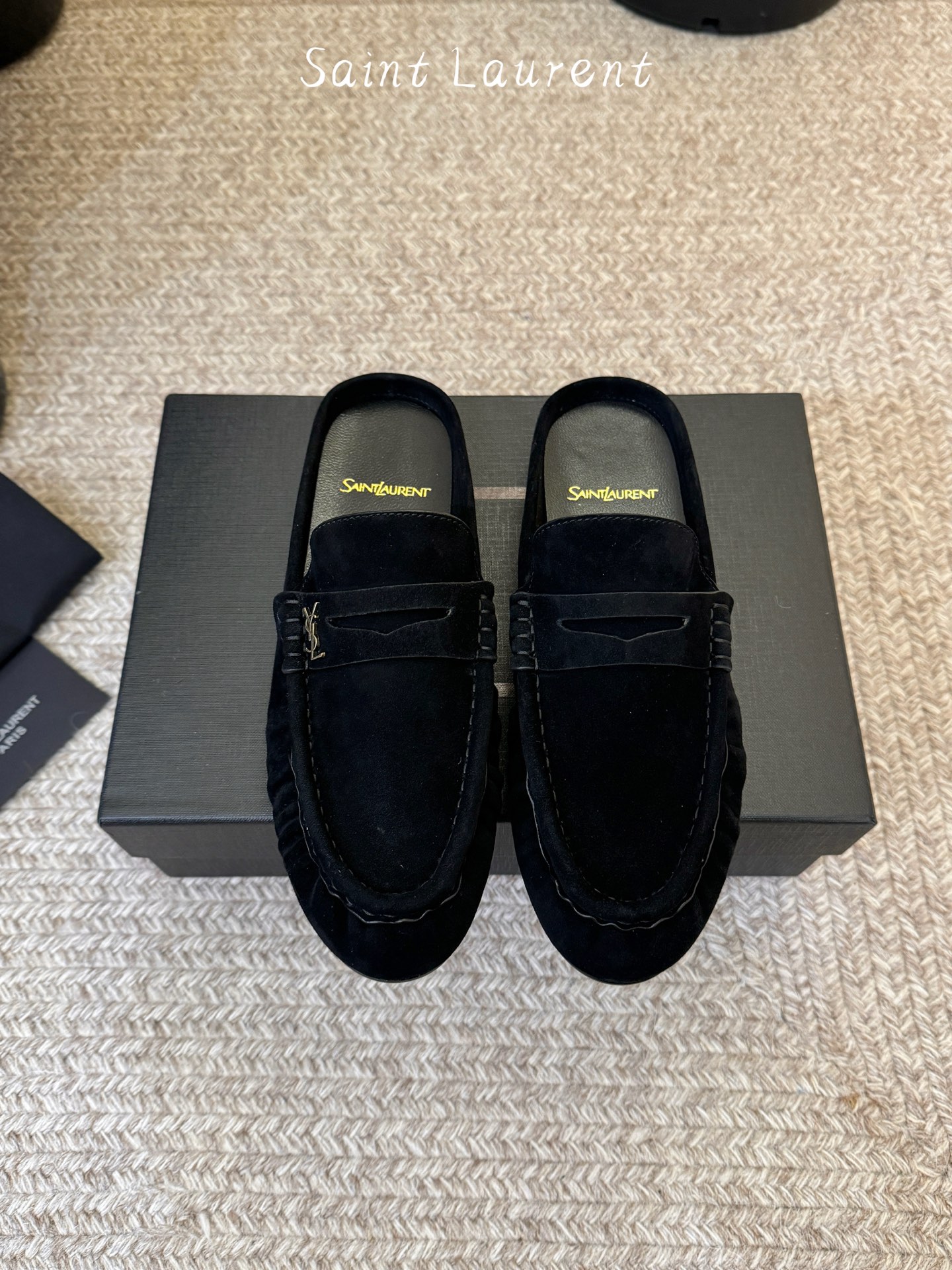 생로랑(SAINT LAURENT) 스웨이드 페니 백리스 로퍼 신발