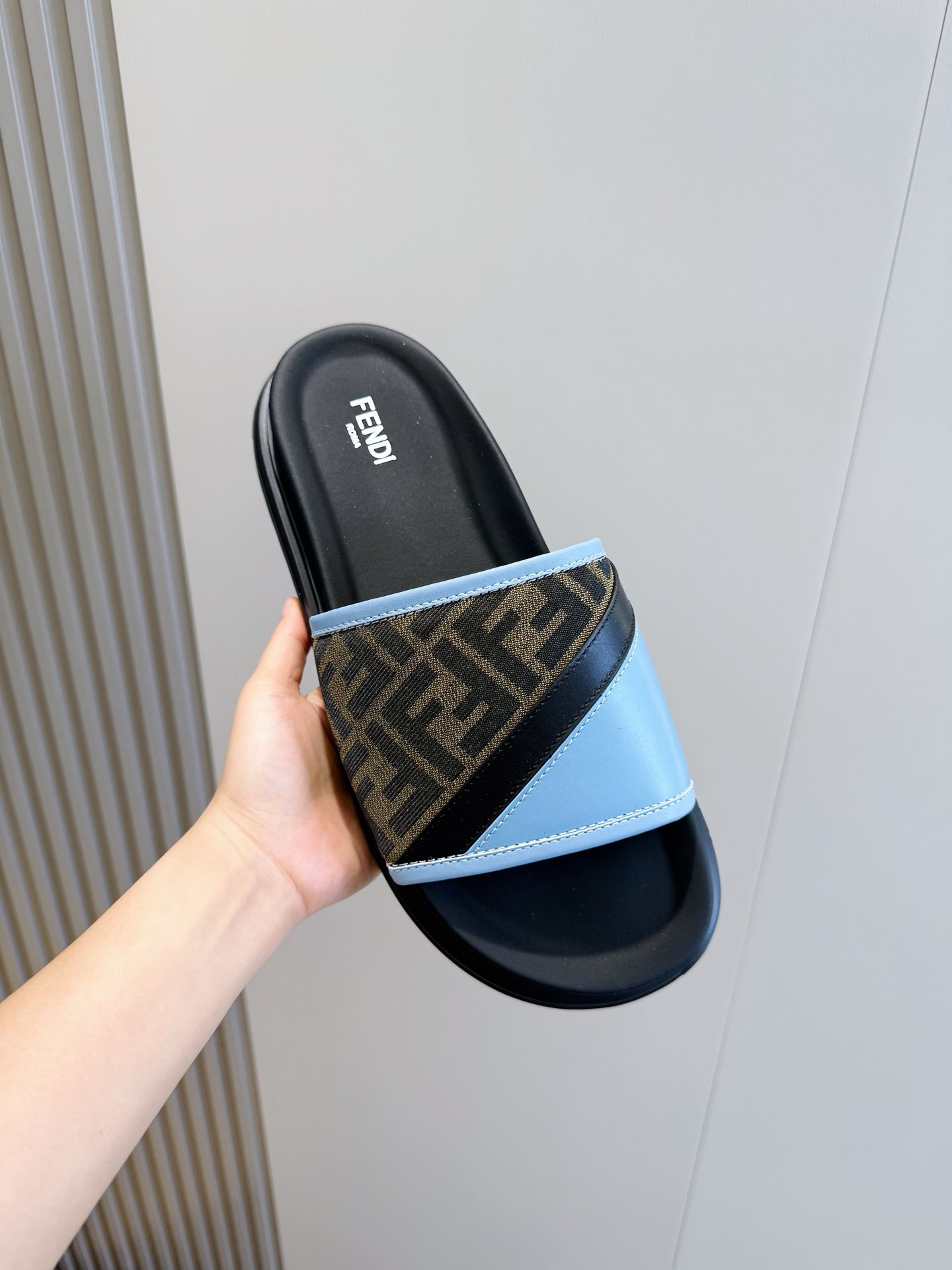 [Fendi] 펜디 맨즈 컬러블록 FF 로고 러버 슬라이드 슬리퍼 신발