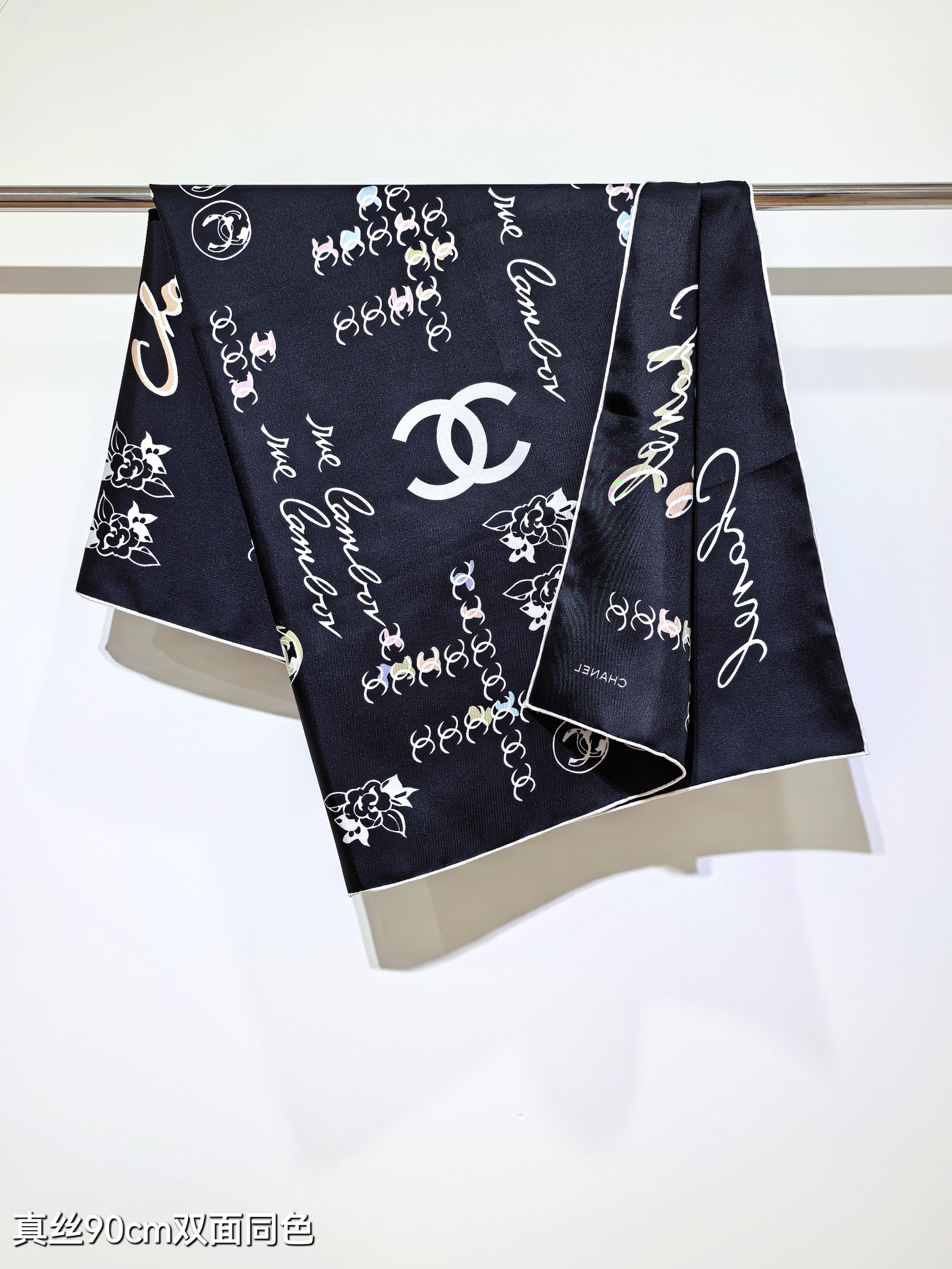 샤넬(CHANEL) 로고 레터링 실크 목도리 스카프