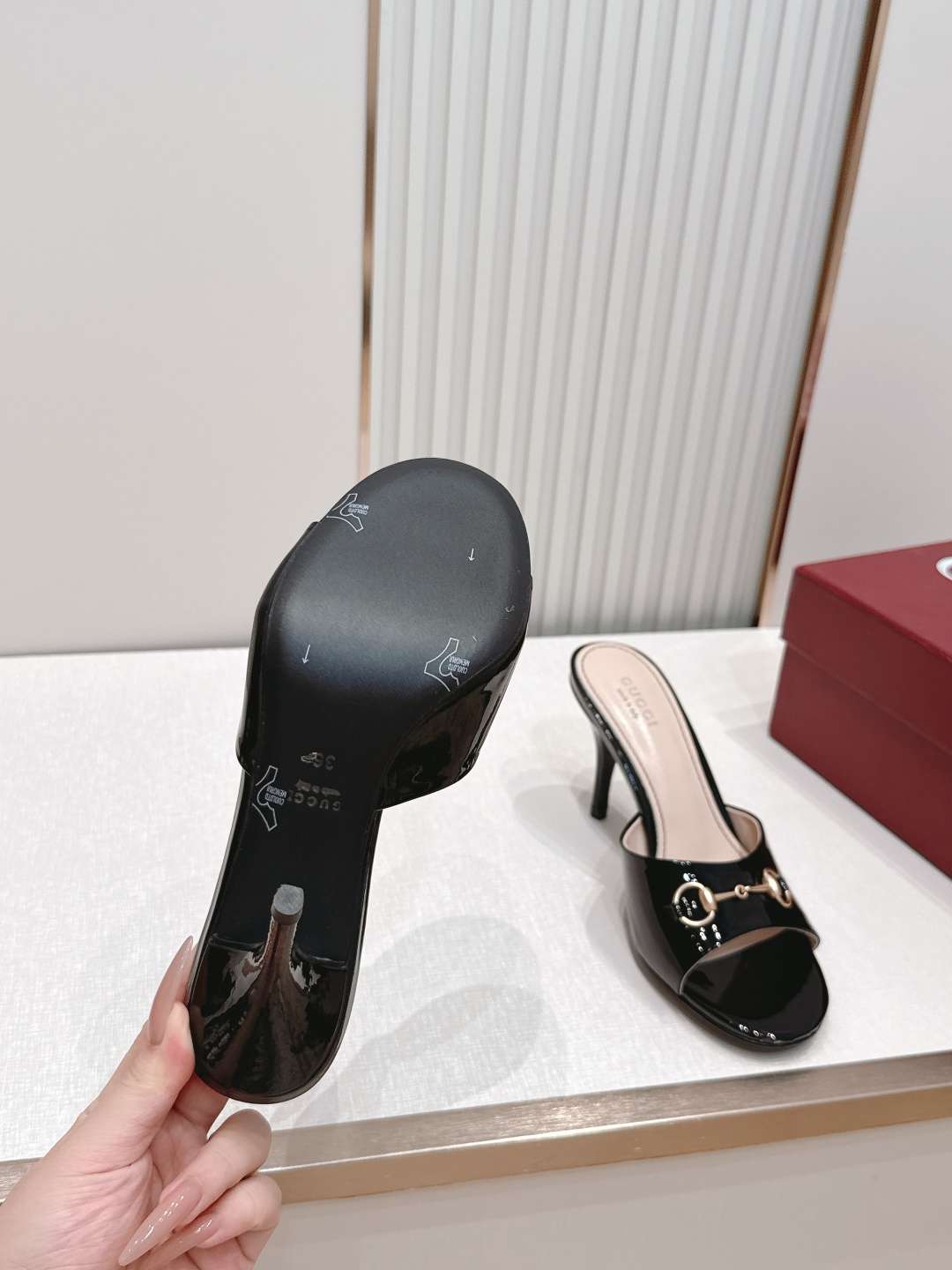 구찌(GUCCI) 홀스빗 모노그램 뮬 힐 신발
