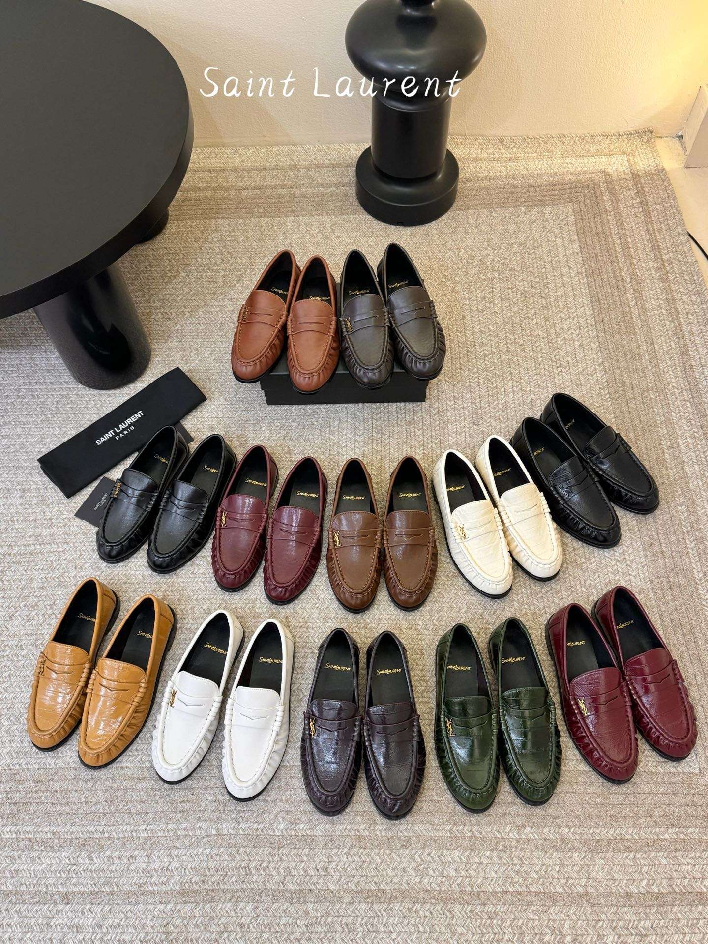 생로랑(SAINT LAURENT) 카프 레더 페니 로퍼 신발