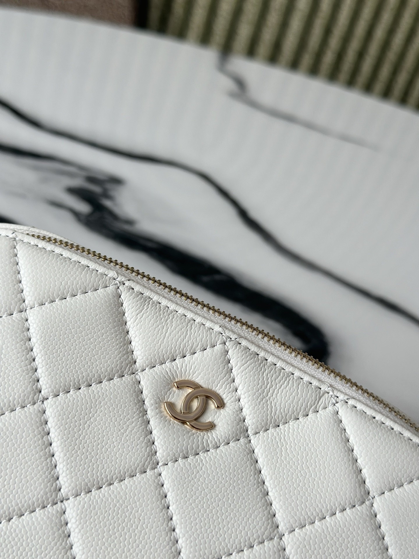 Chanel 샤넬 24B 쉘 메이크업 파우치 백 가방