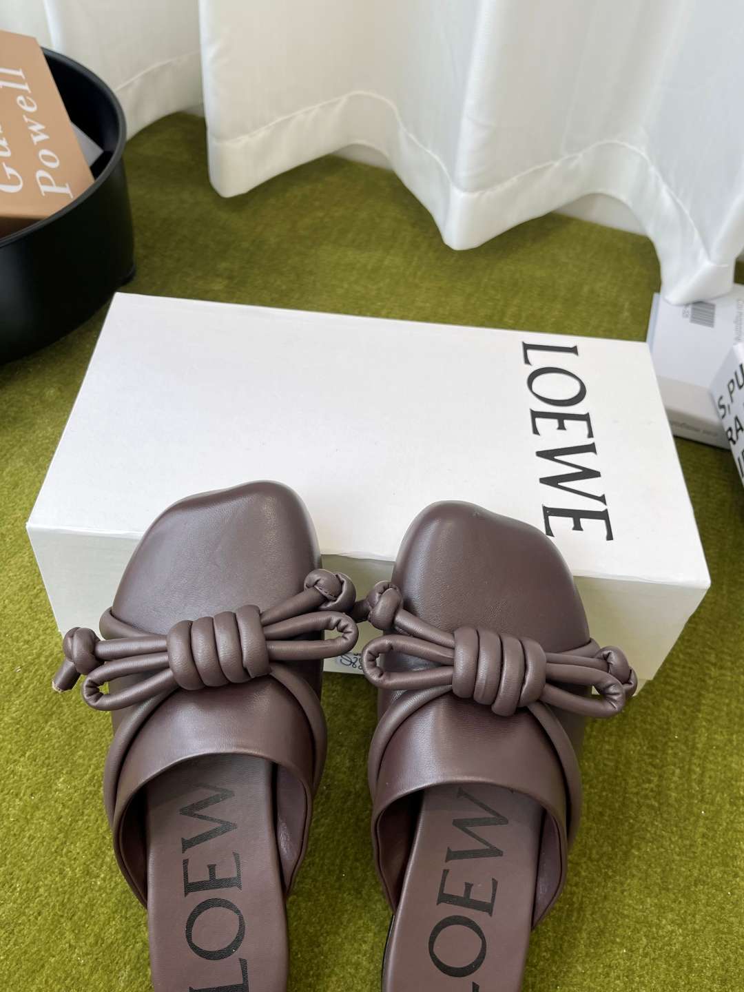 로에베(LOEWE) 매듭 스트랩 백리스 슬리퍼 신발