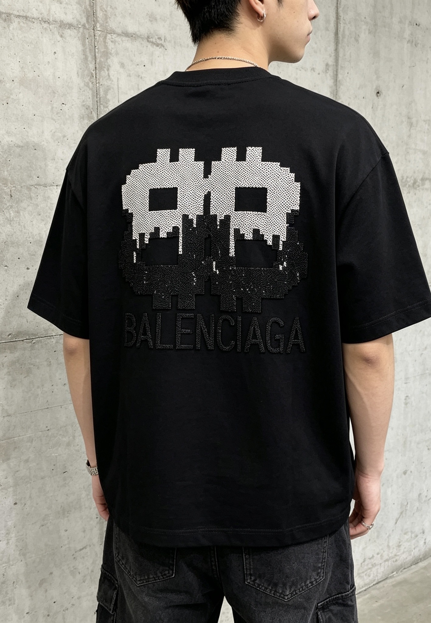 발렌시아가(BALENCIAGA) 픽셀 자수 반팔 티셔츠 의류