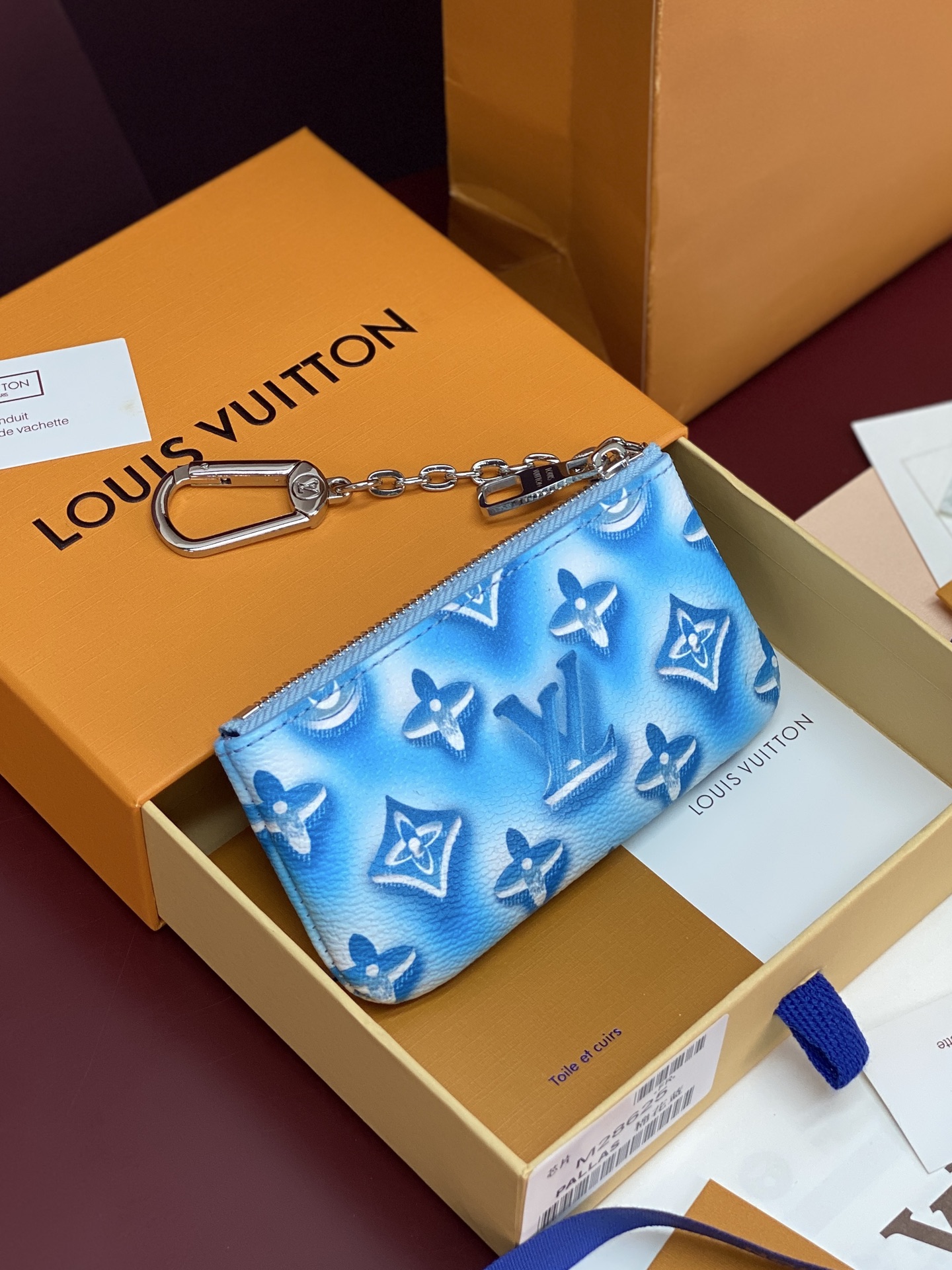 [Louis Vuitton] LV 루이비통 모노그램 자카드 로미 키 파우치 (코튼 블루) 지갑