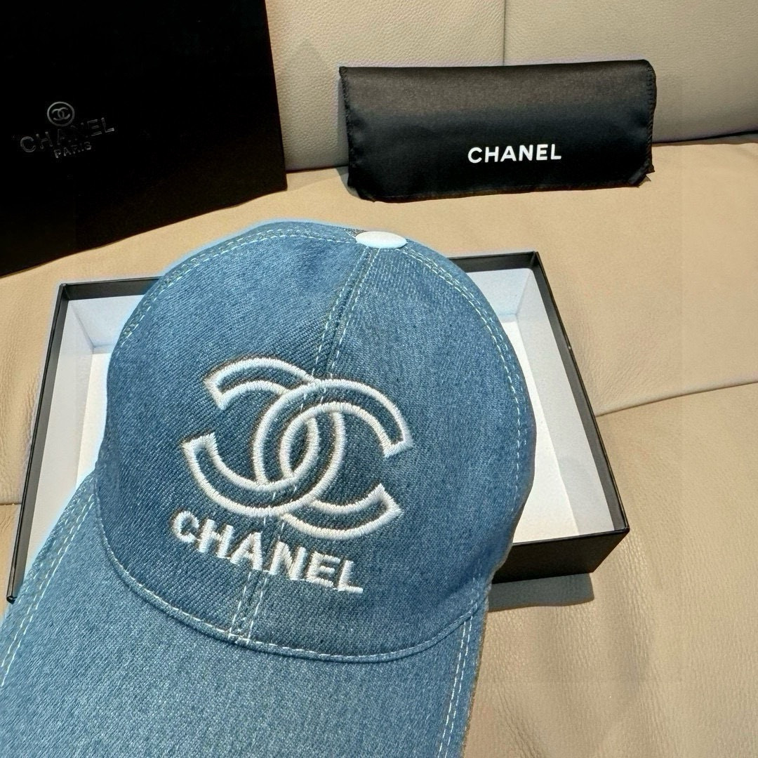 샤넬(CHANEL) 데님 로고 볼캡 모자