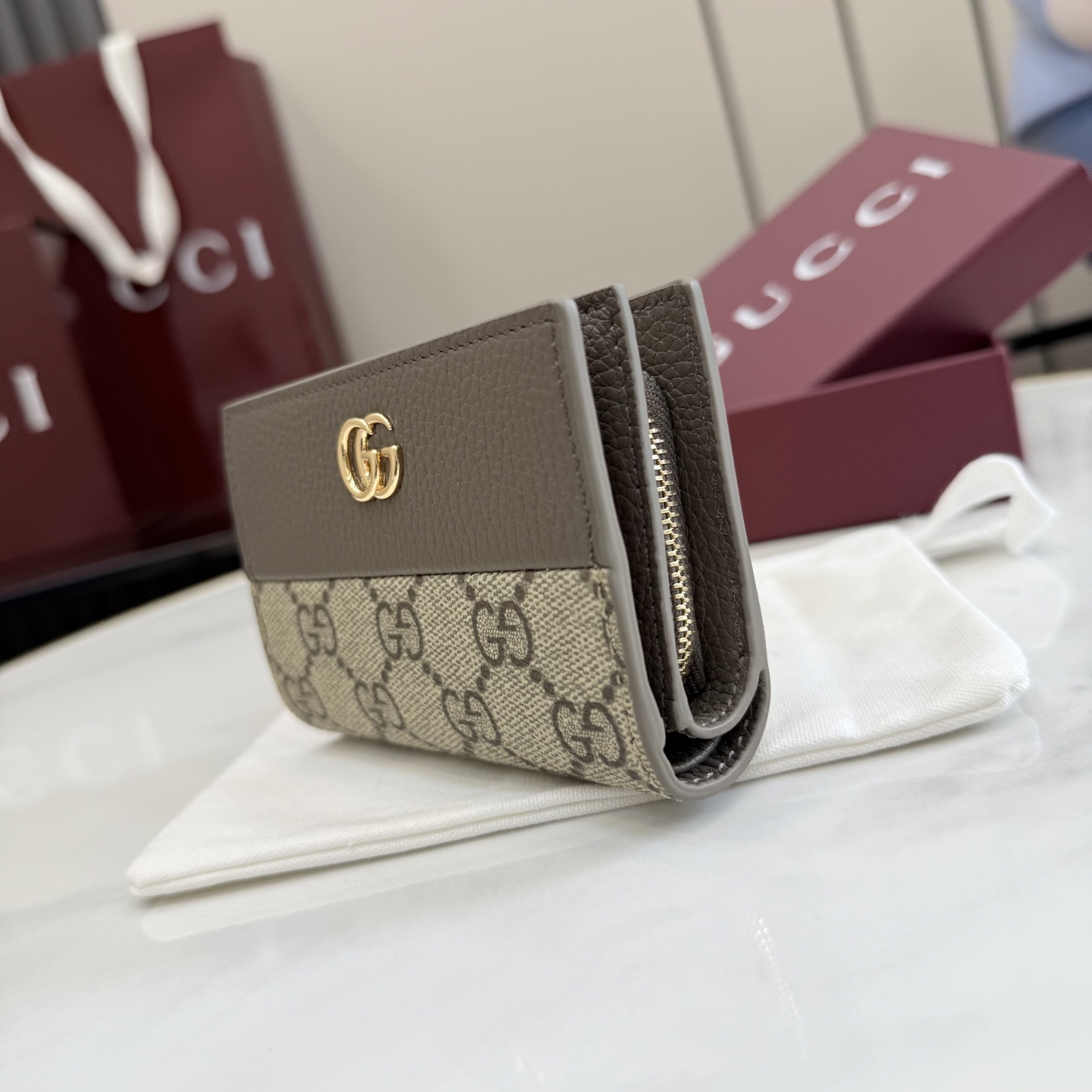 GUCCI 구찌 GG 마몽(GG Marmont) 컬렉션 - 믹스드 소재 컴팩트 지갑