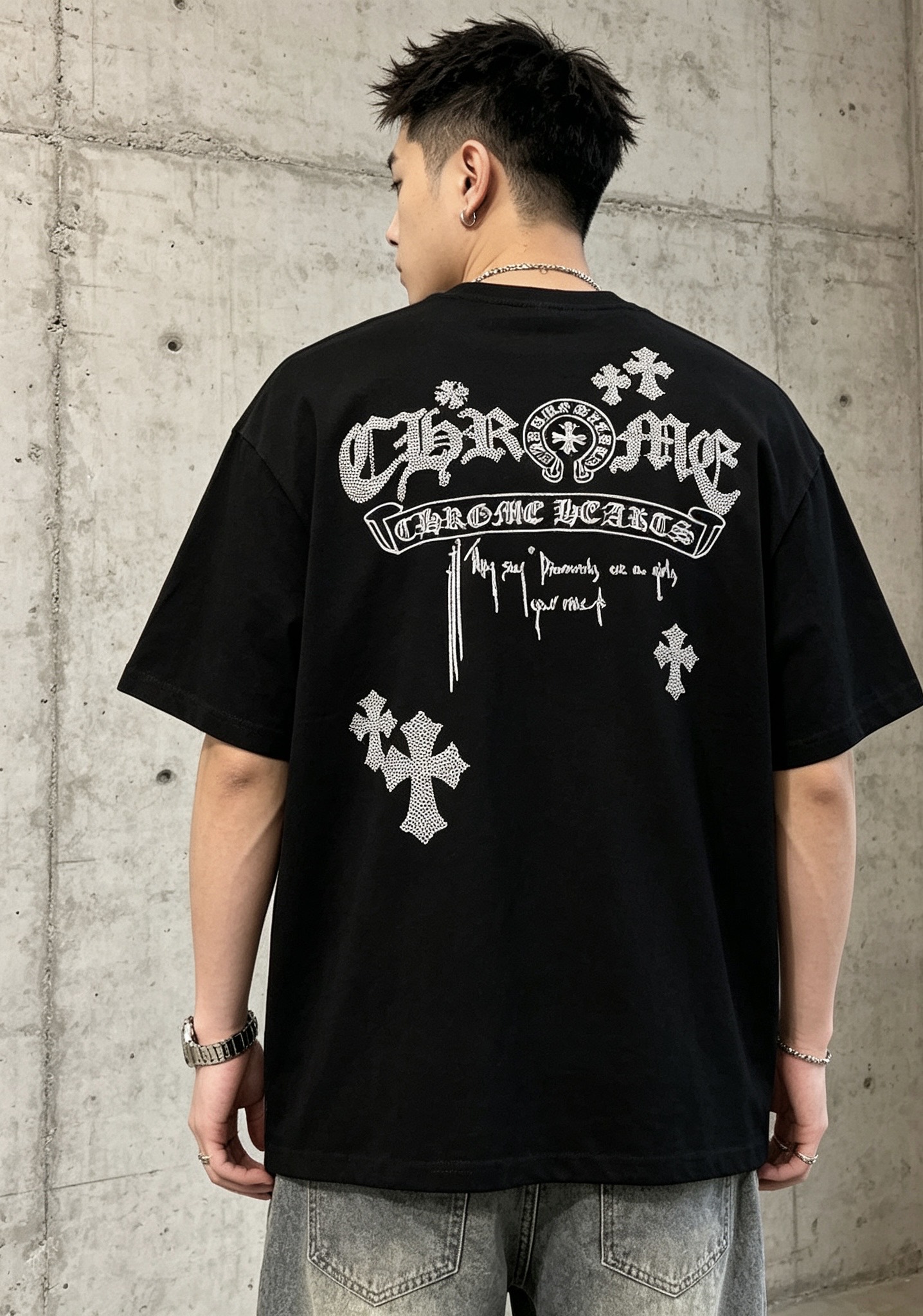 크롬하츠(CHROME HEARTS) 고딕 자수 반팔 티셔츠 의류