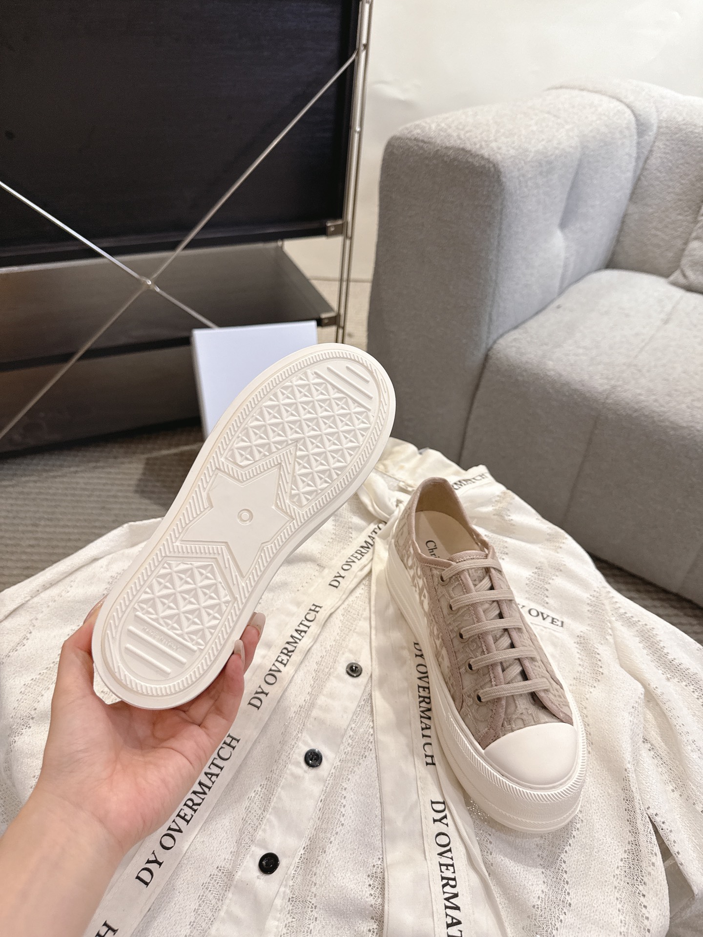 디올(DIOR) 메쉬 자수 레이스업 로우탑 스니커즈 신발