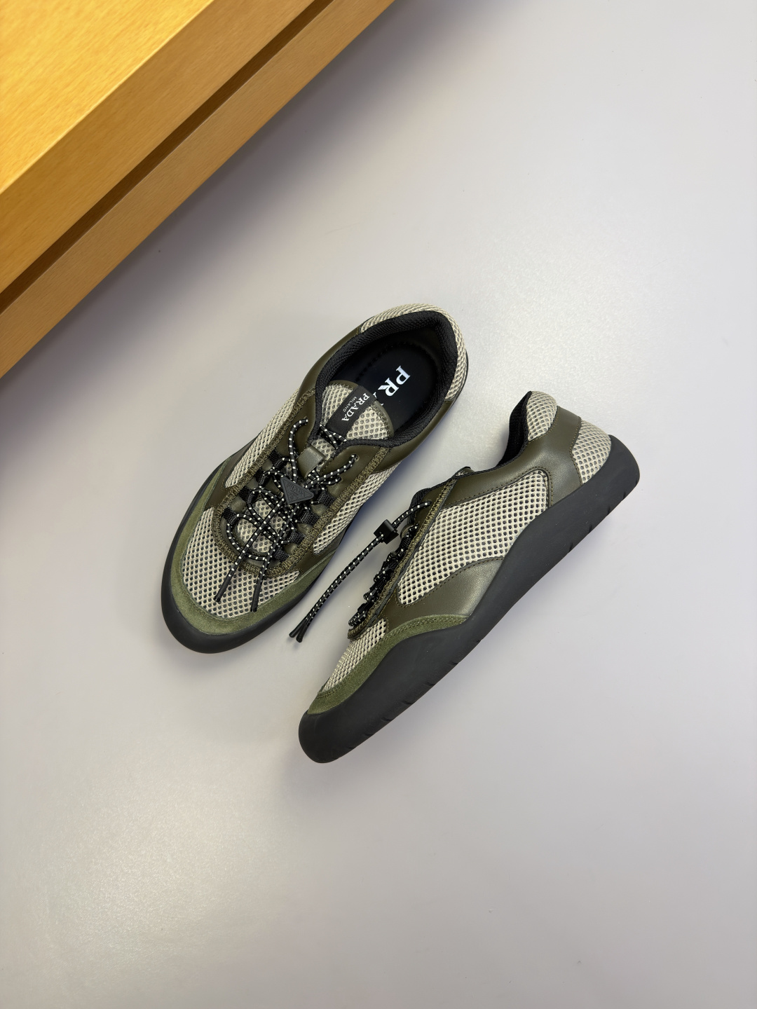 [Prada] 프라다 나파 레더 믹스 레트로 스니커즈 신발