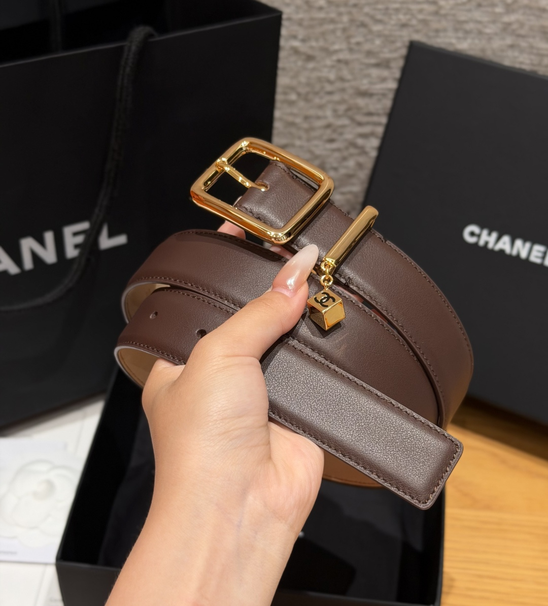 샤넬(CHANEL) 카프스킨 브라스 핀 골드 버클 벨트