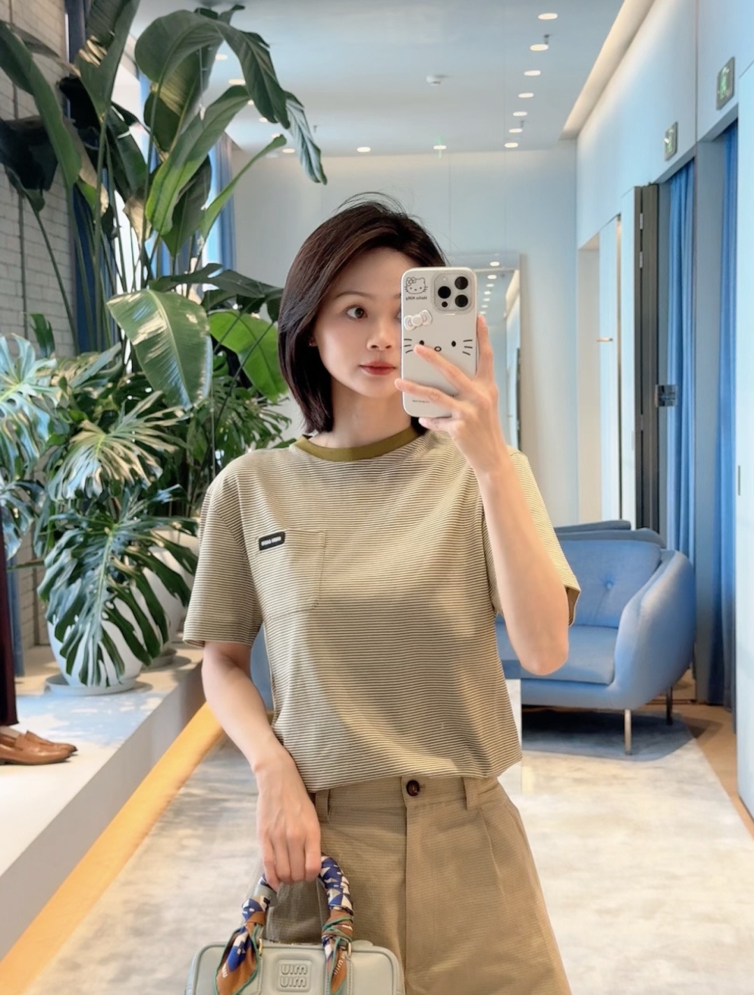 미우미우(MiuMiu) 배색 스트라이프 반팔 티셔츠 의류