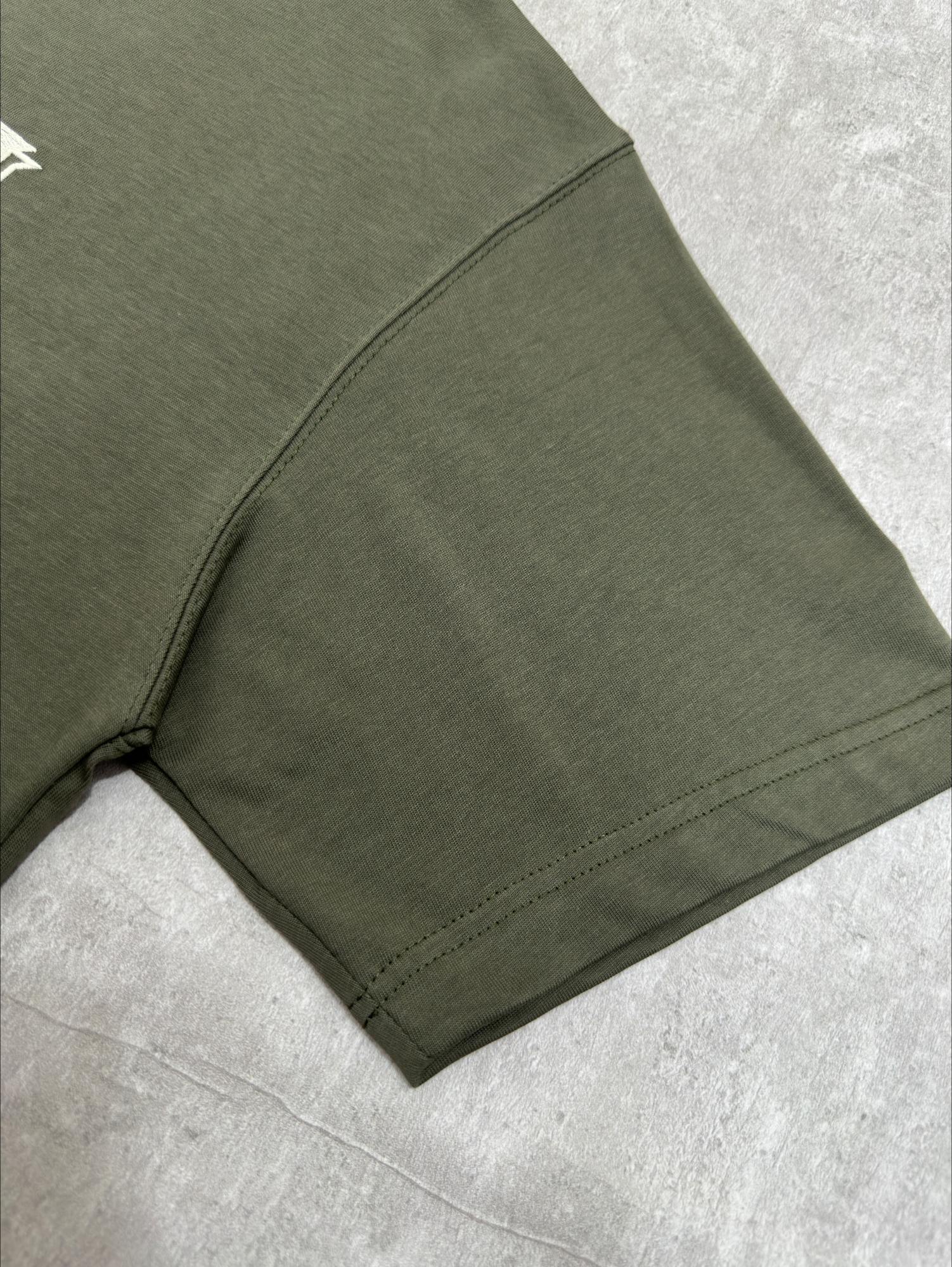 구찌(GUCCI) 클래식 레터링 자수 반팔 티셔츠 의류