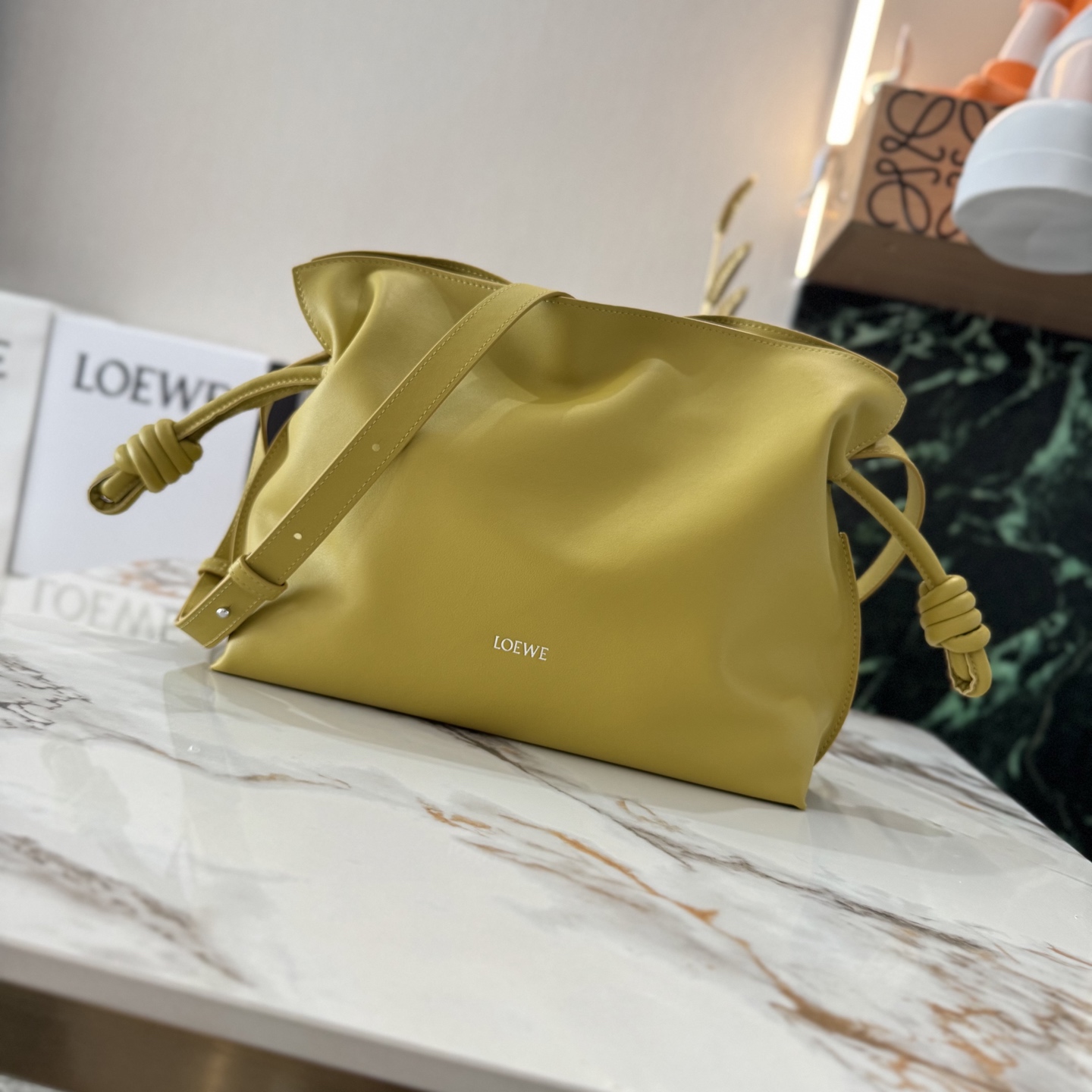 LOEWE 로에베 Flamenco 플라멩코 나파 카프스킨 숄더/클러치백 (미디엄) 가방 / 262386