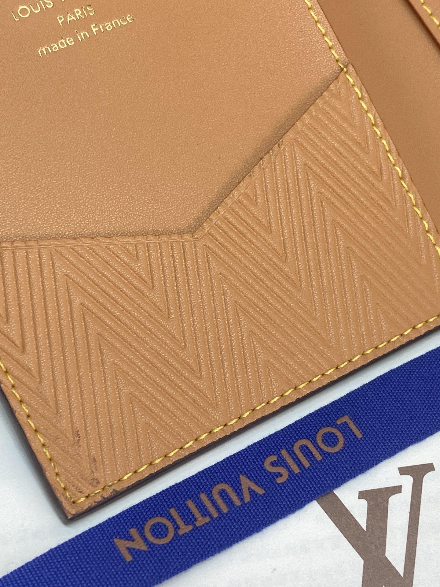 [Louis Vuitton] LV 루이비통 쇼퍼백 모티브 패스포트 홀더 모노그램 (칩 내장형) 지갑 M2A491