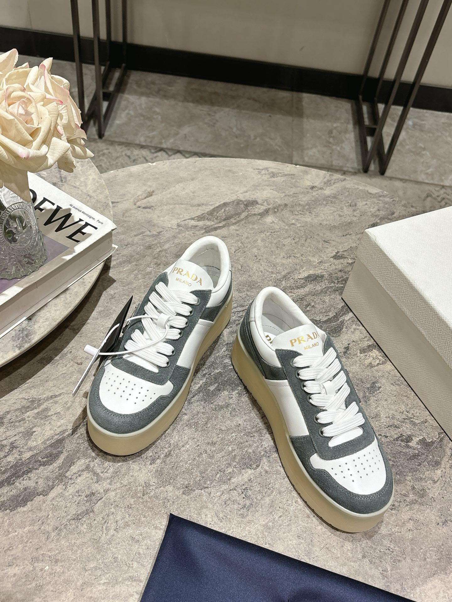프라다(PRADA) 삼각 로고 플랫폼 스니커즈 신발
