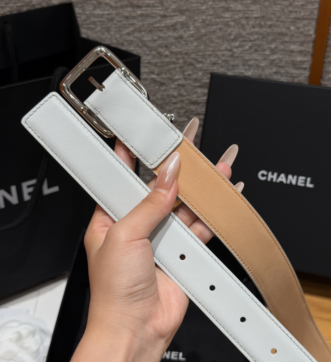 샤넬(CHANEL) 카프스킨 글로시 핀 실버 버클 벨트