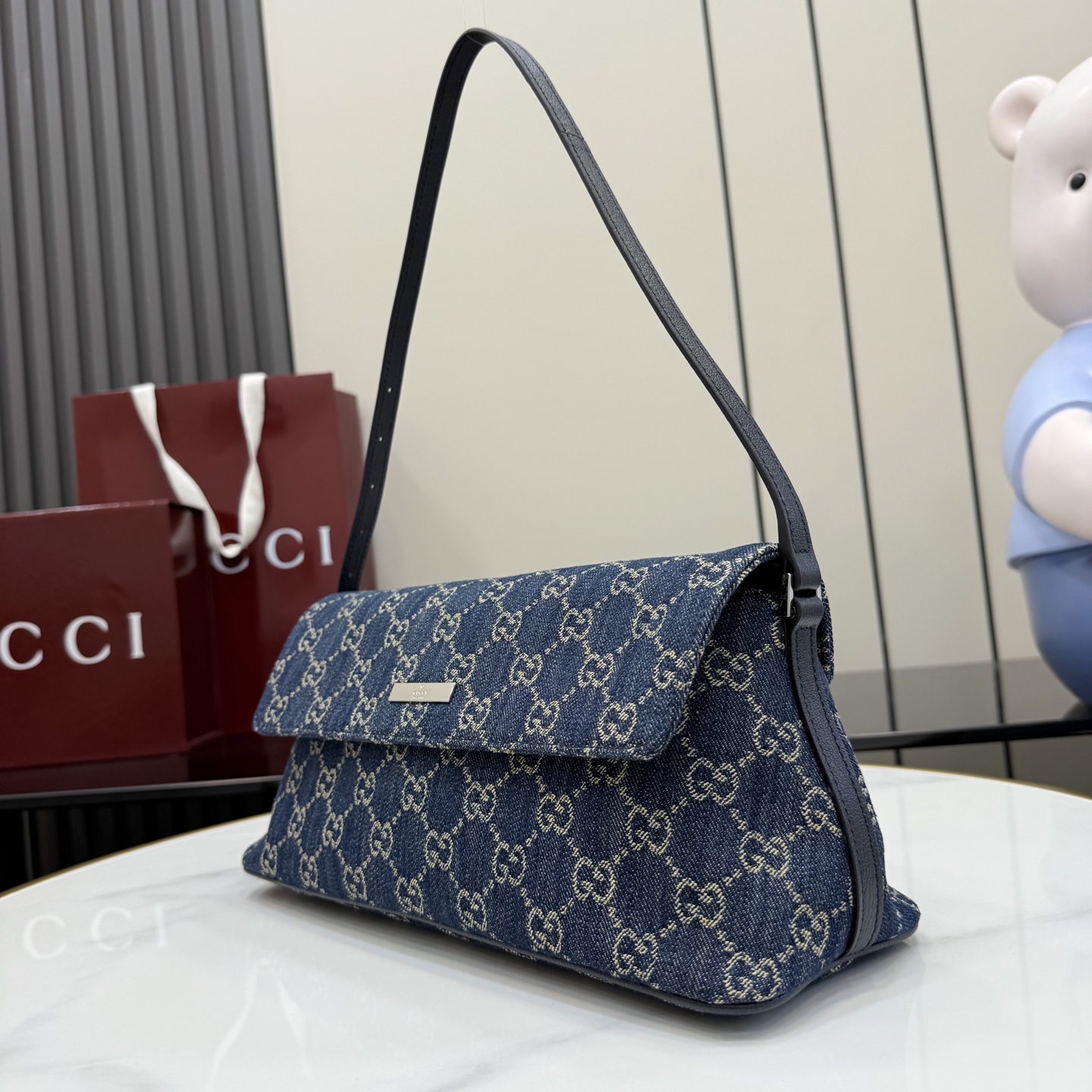 [Gucci] 구찌 (Generation) 워시드 GG 데님 숄더백 가방