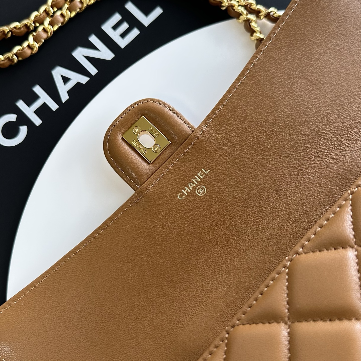CHANEL 샤넬 26A 시리즈 탑핸들 체인 플랩 백 가방