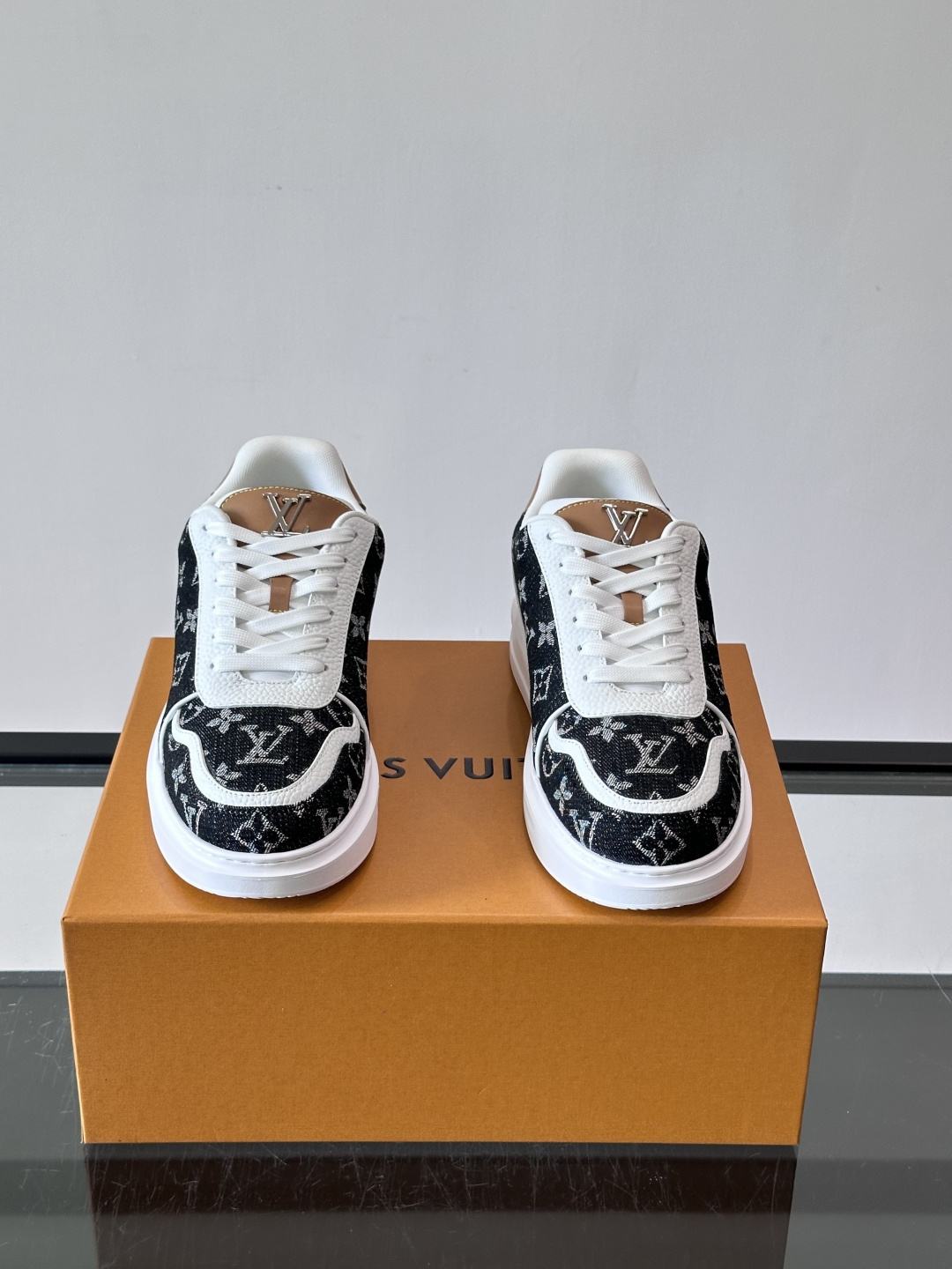[Louis Vuitton] LV 루이비통 모노그램 캔버스 & 슈링크 레더 레저 스니커즈 신발