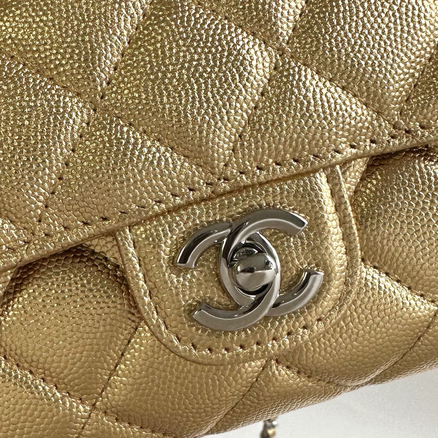 CHANEL 샤넬 26A 시리즈 탑핸들 체인 플랩 백 가방